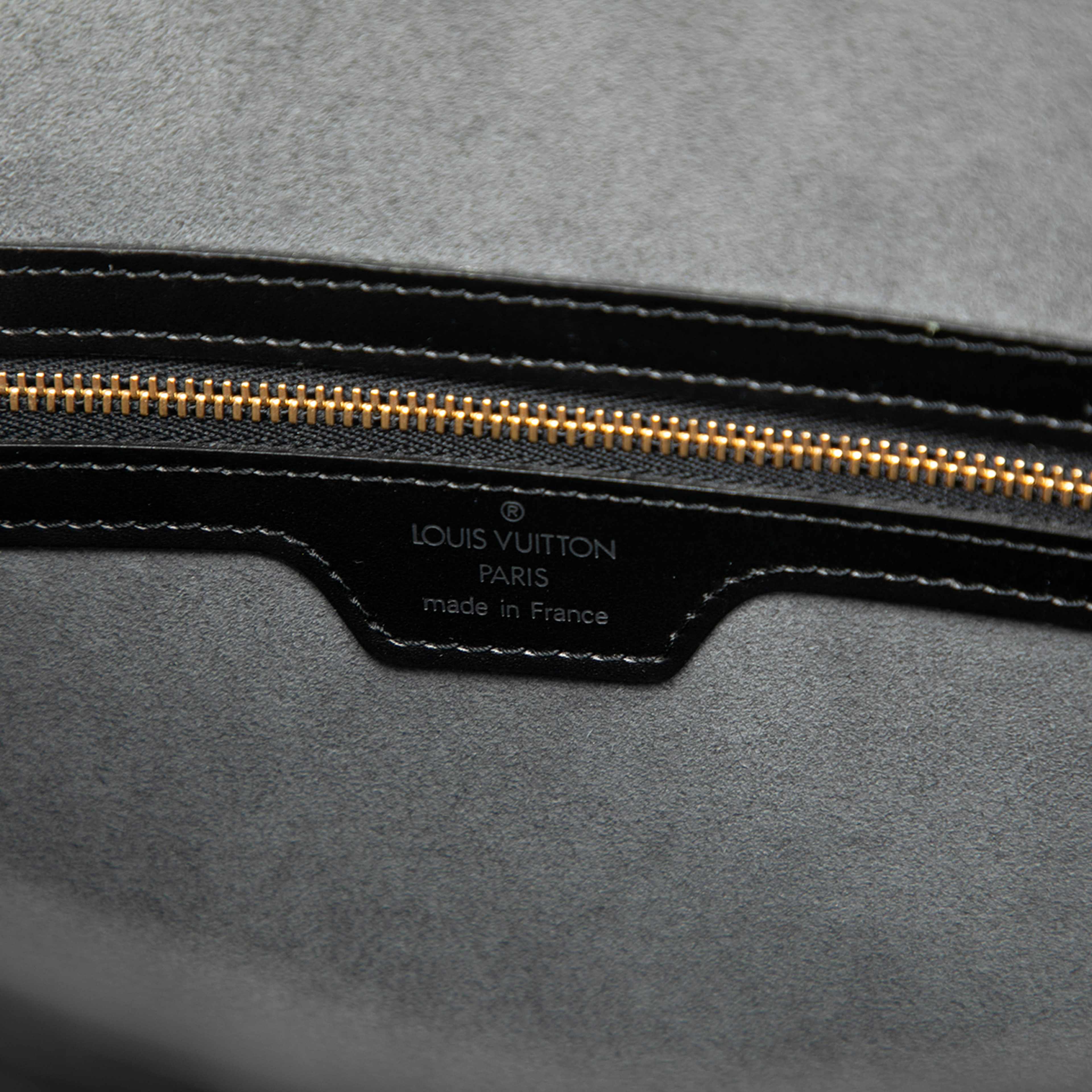 Louis Vuitton Epi Lussac, från Luxclusif, i färgen black. Klicka för att öppna bilden i stort format