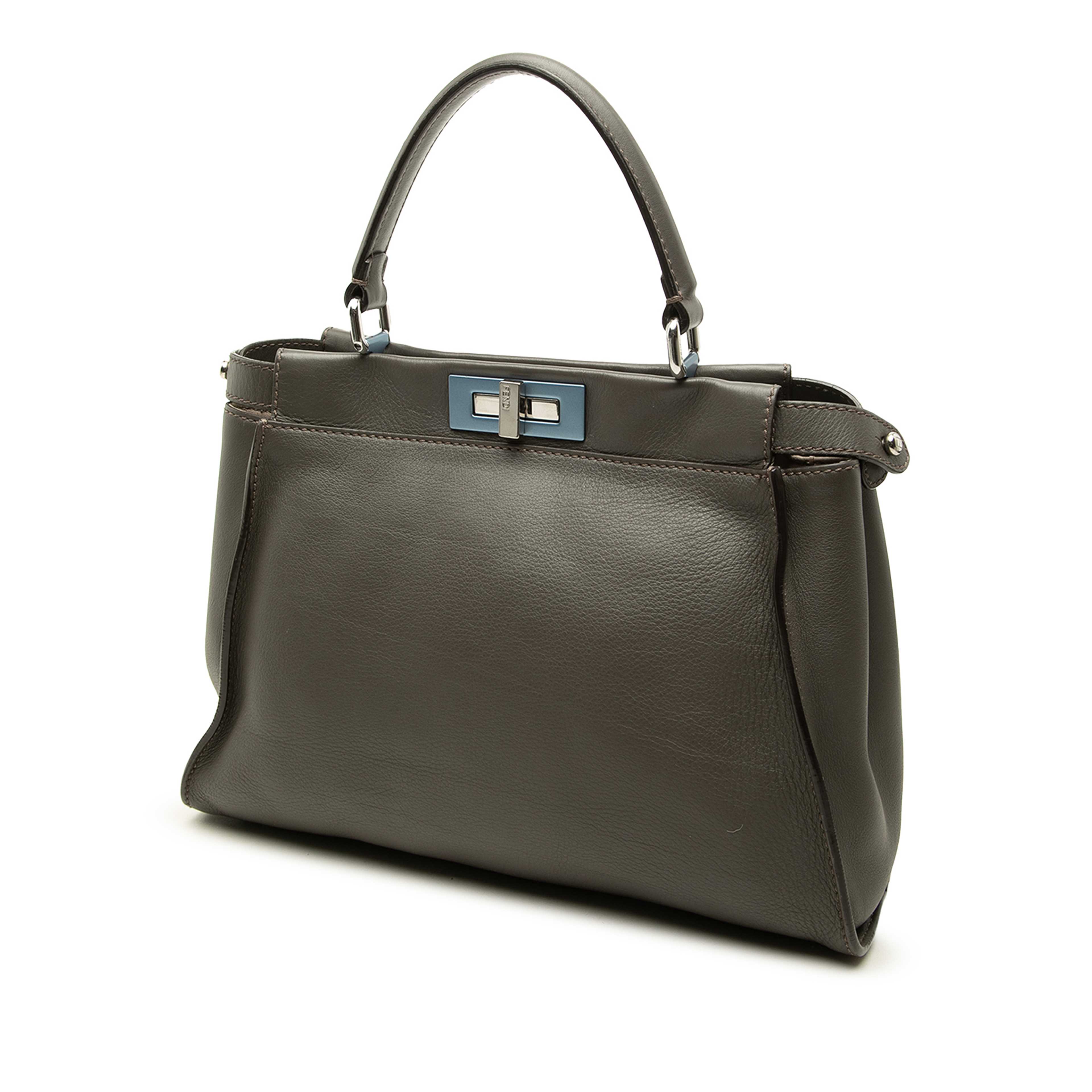 Fendi Medium Leather Peekaboo Iconic Satchel, från Luxclusif, i färgen grå. Klicka för att öppna bilden i stort format