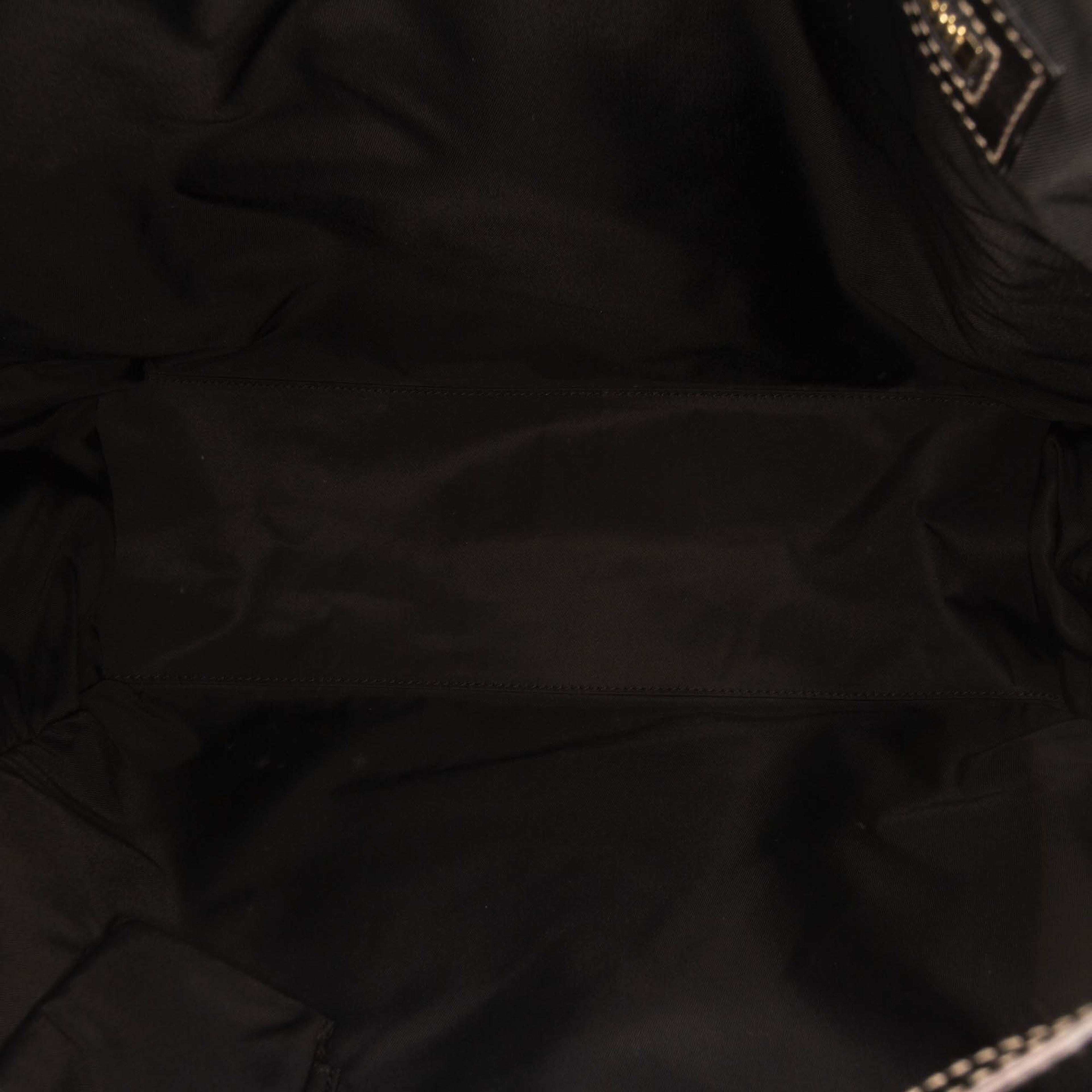 Gucci Patent Dialux Britt Web Tote, från Luxclusif, i färgen black. Klicka för att öppna bilden i stort format