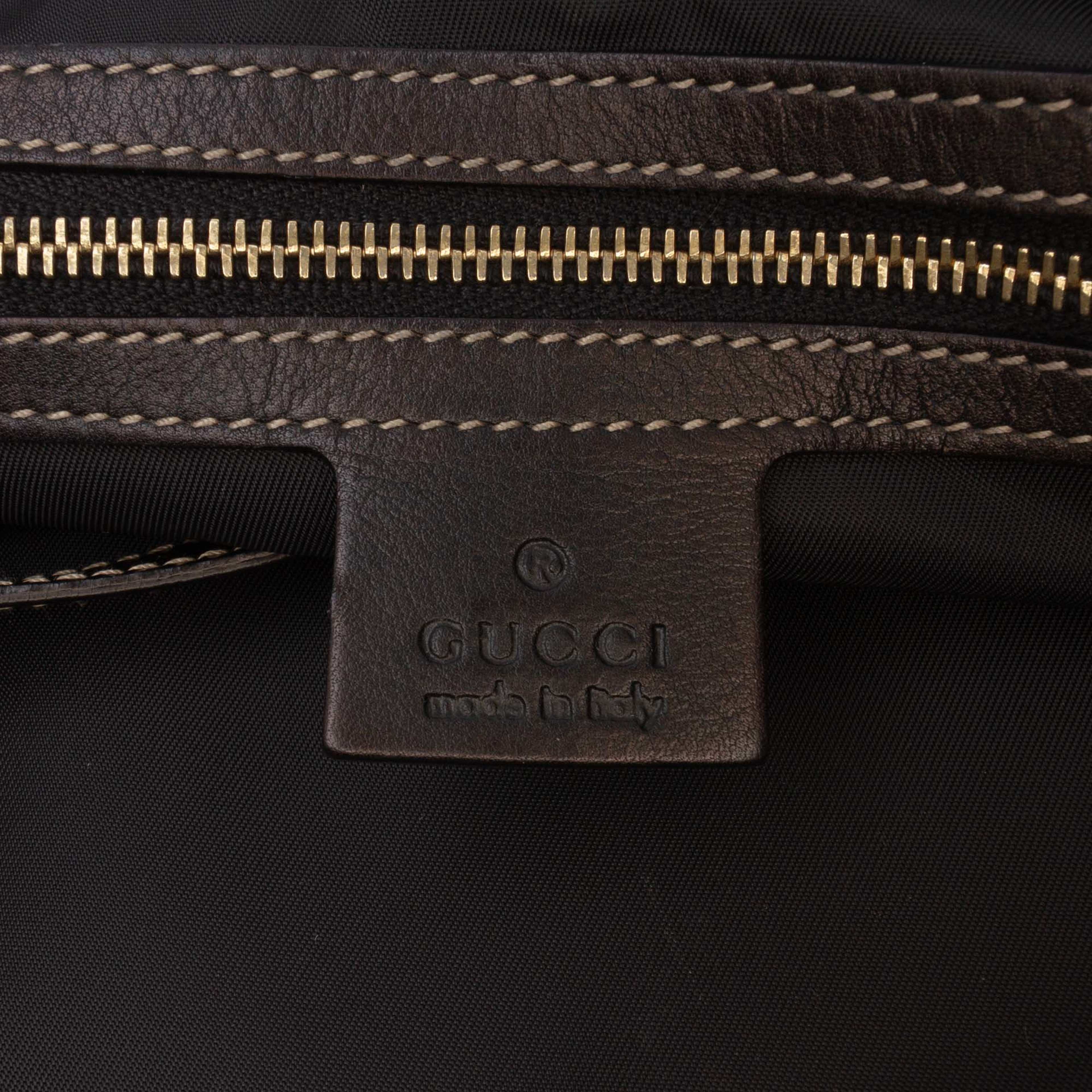 Gucci Patent Dialux Britt Web Tote, från Luxclusif, i färgen black. Klicka för att öppna bilden i stort format