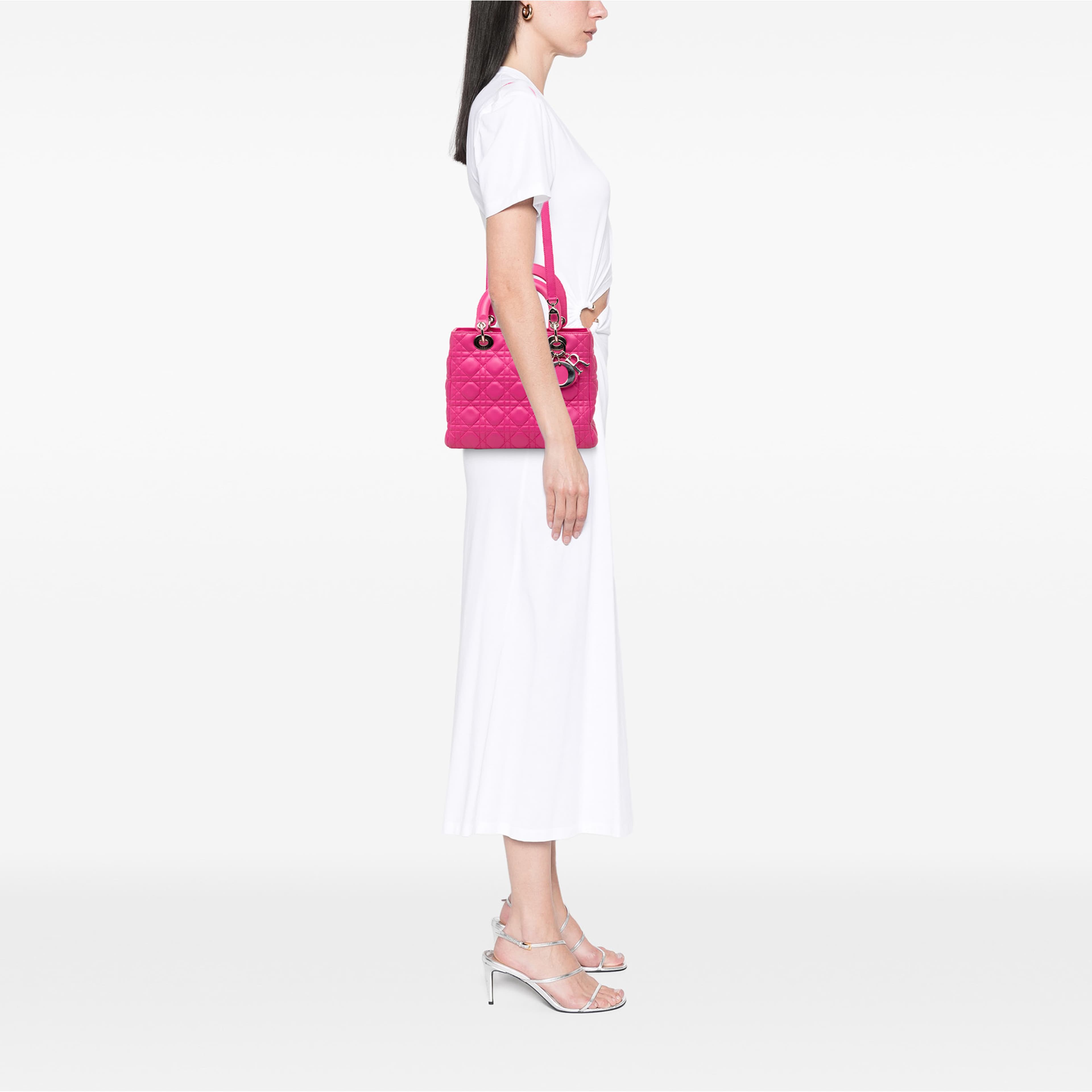Dior Medium Lambskin Cannage Lady Dior, från Luxclusif, i färgen rosa. Klicka för att öppna bilden i stort format