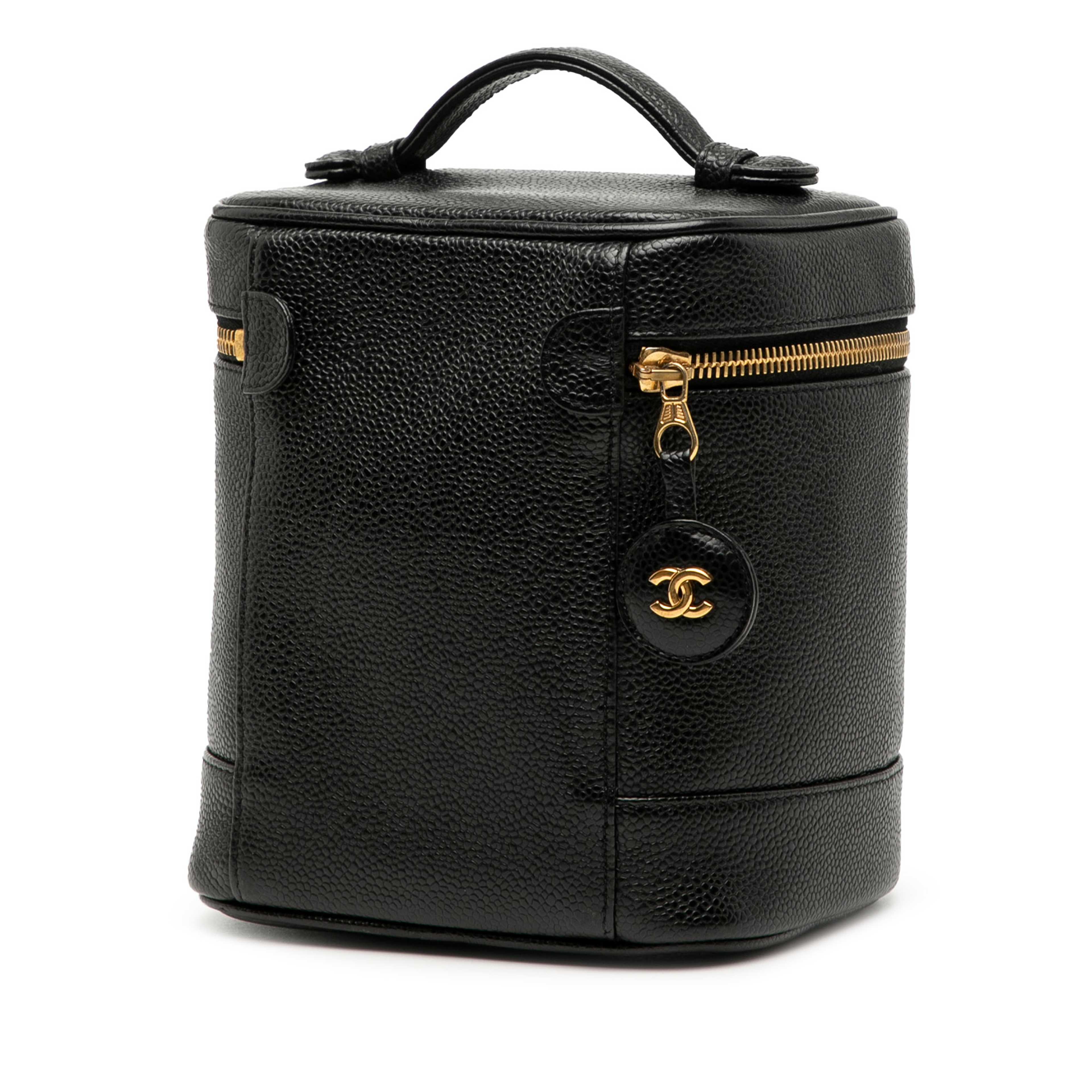 Chanel Cc Caviar Vanity Bag, från Luxclusif, i färgen black. Klicka för att öppna bilden i stort format