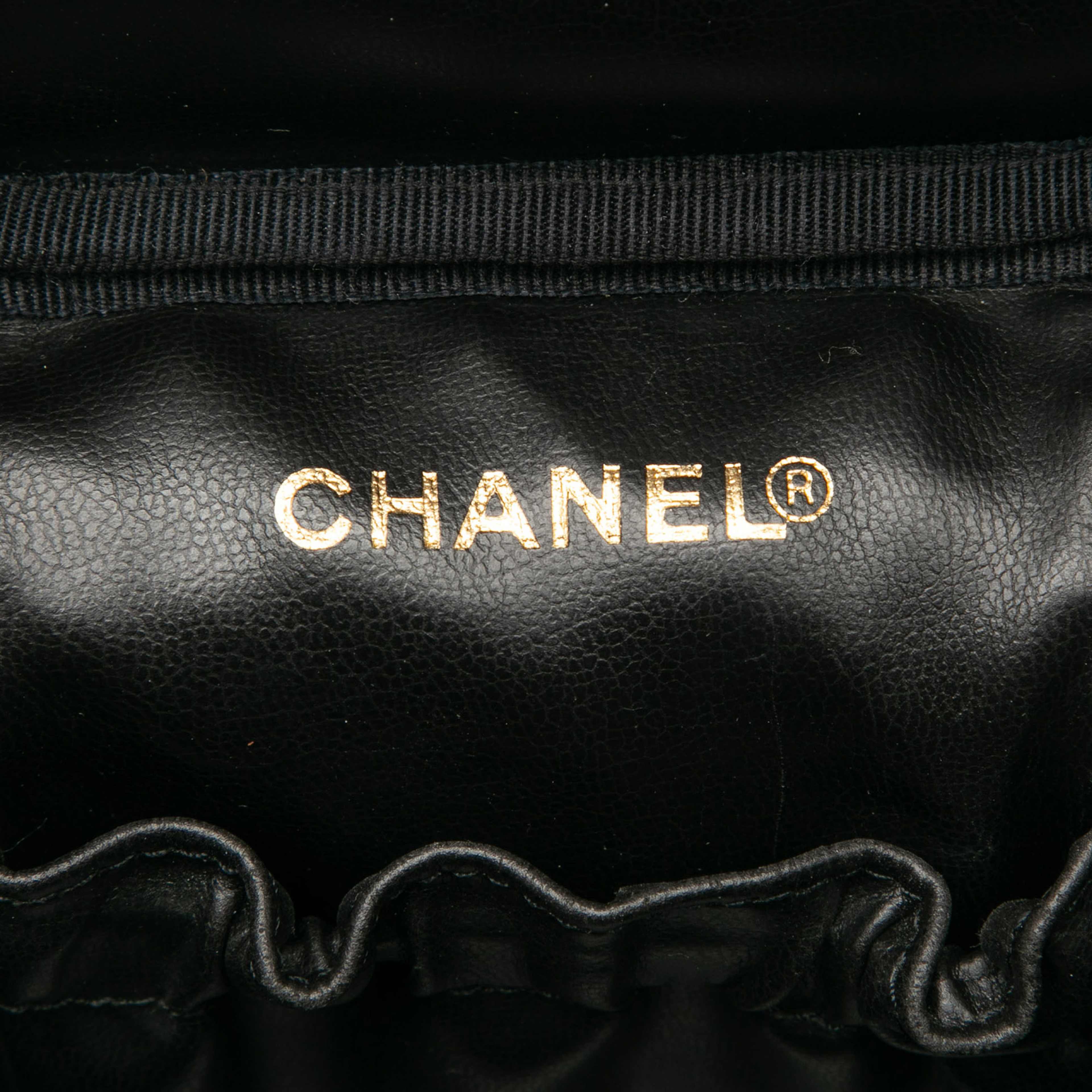 Chanel Cc Caviar Vanity Bag, från Luxclusif, i färgen black. Klicka för att öppna bilden i stort format