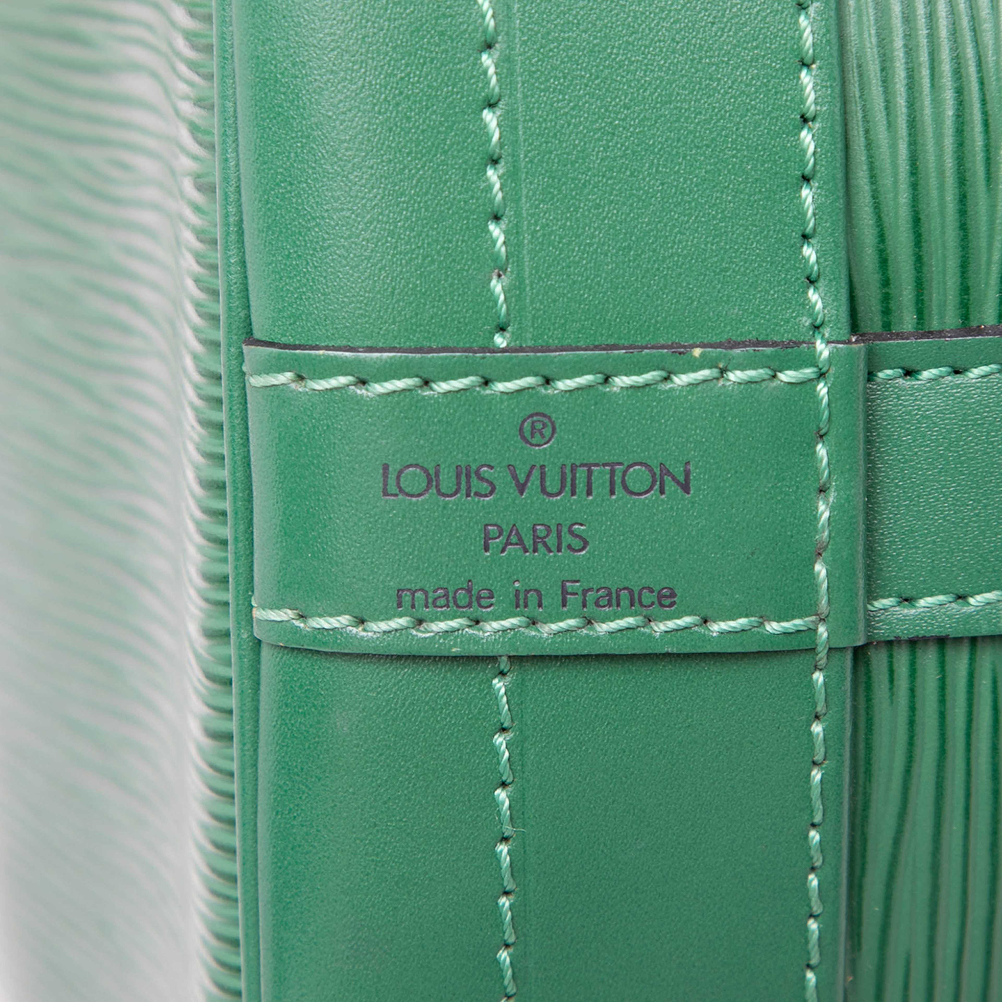 Louis Vuitton Epi Noe Gm, från Luxclusif, i färgen grön. Klicka för att öppna bilden i stort format