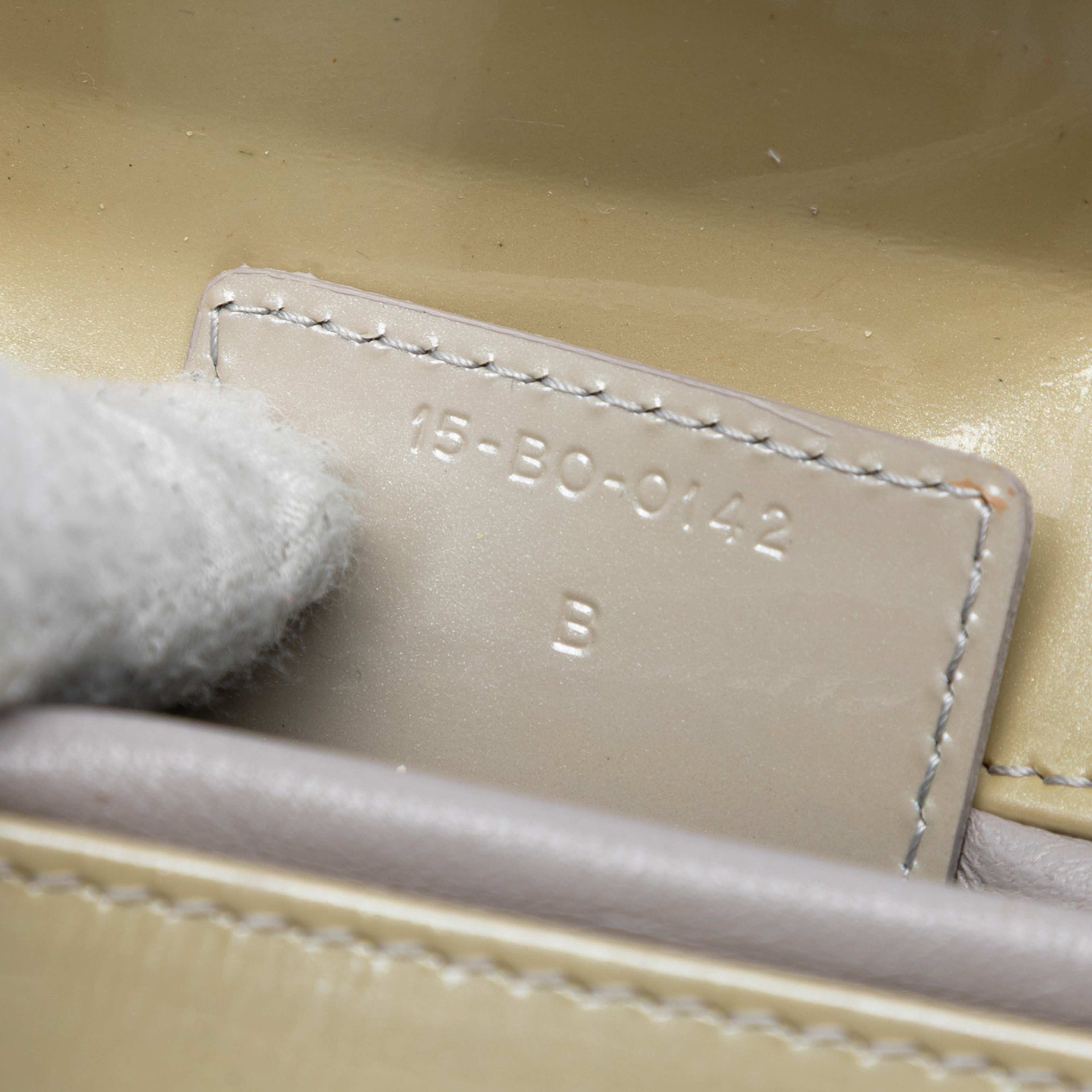 Dior Medium Patent Cannage Lady Dior, från Luxclusif, i färgen beige. Klicka för att öppna bilden i stort format