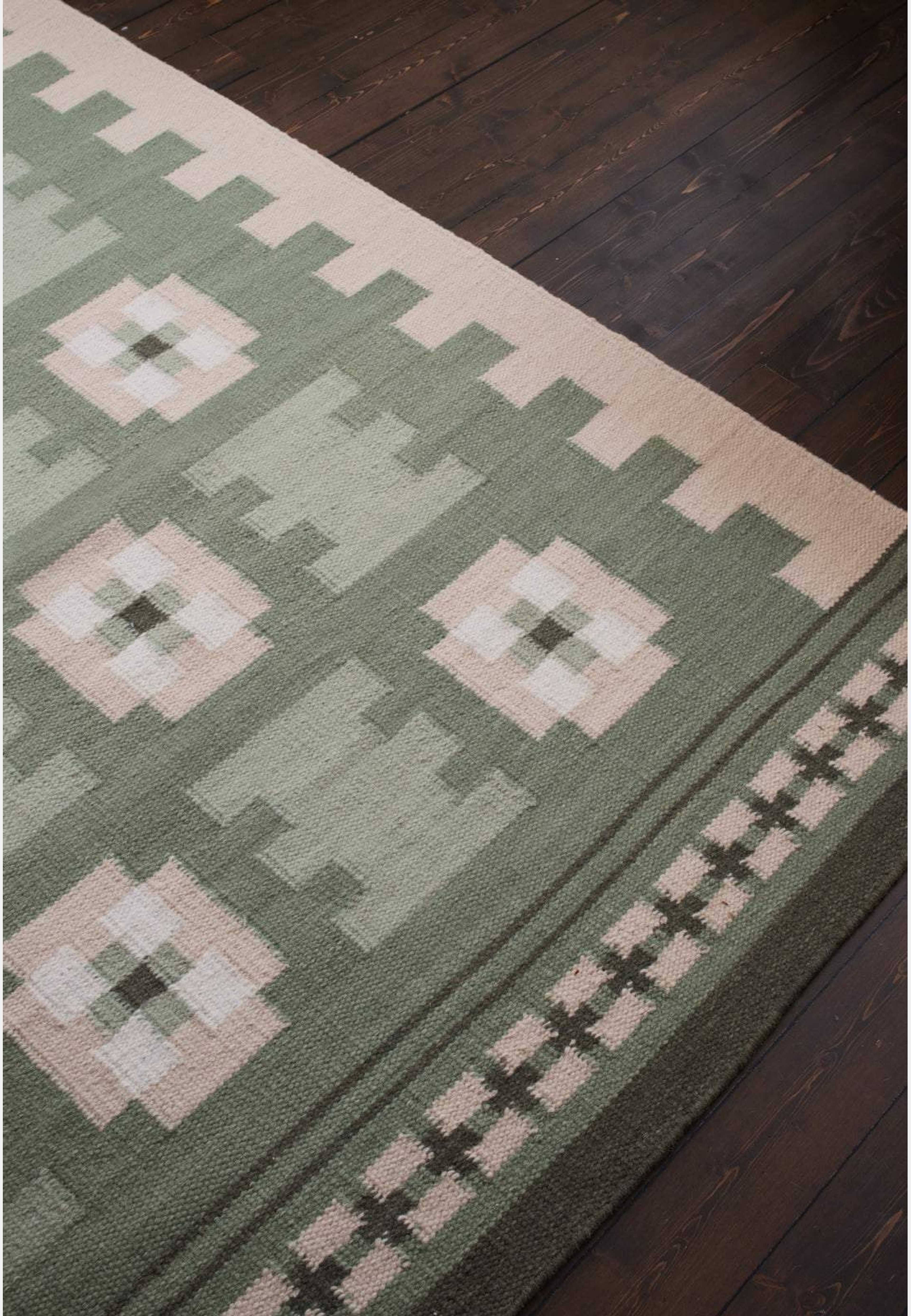 Rollakan Selma Sage, från Layered, i färgen sage. Klicka för att öppna bilden i stort format