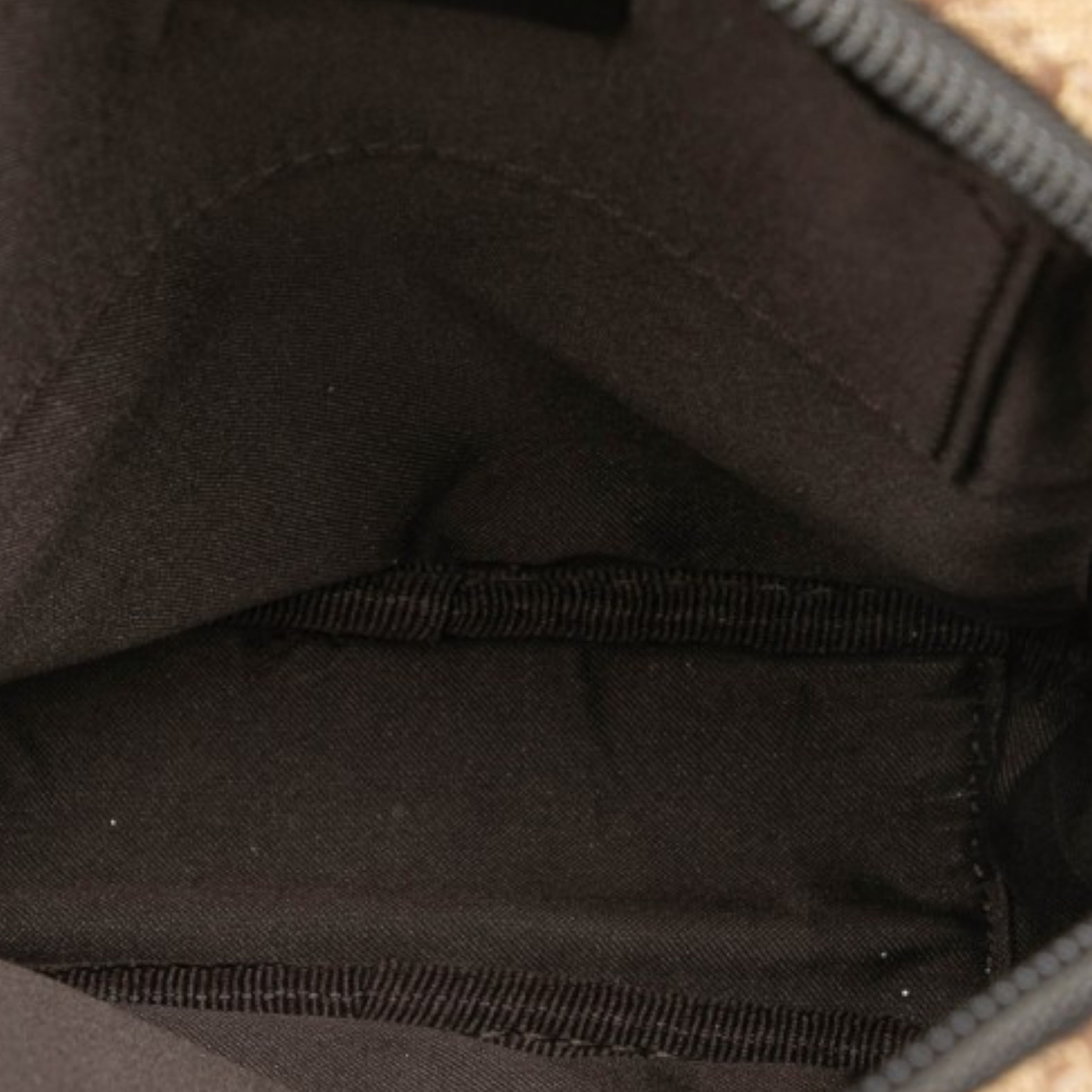 Gucci Gg Canvas Crossbody, från Luxclusif, i färgen beige. Klicka för att öppna bilden i stort format