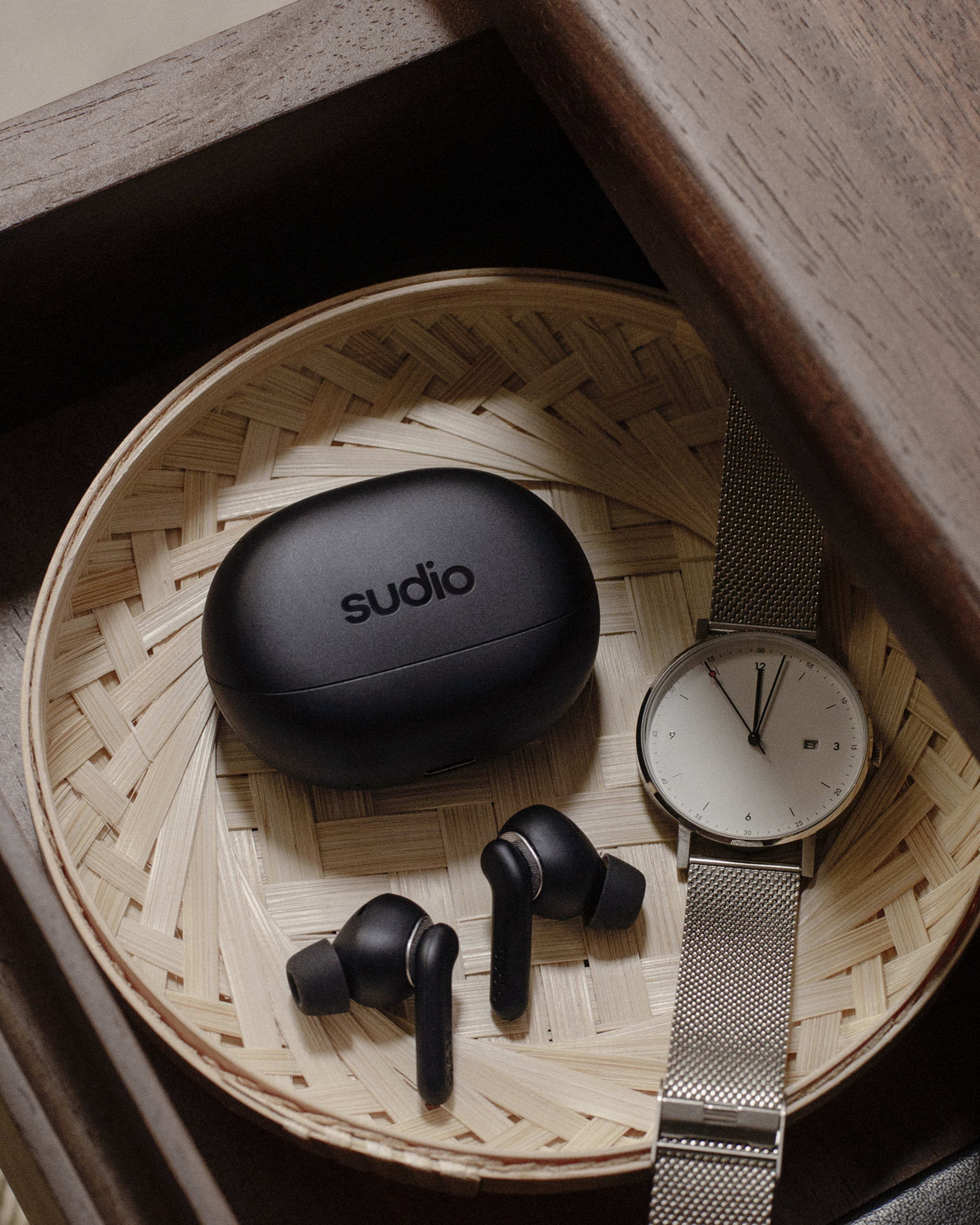 Sudio E4 Pro, från Sudio, i färgen black. Klicka för att öppna bilden i stort format
