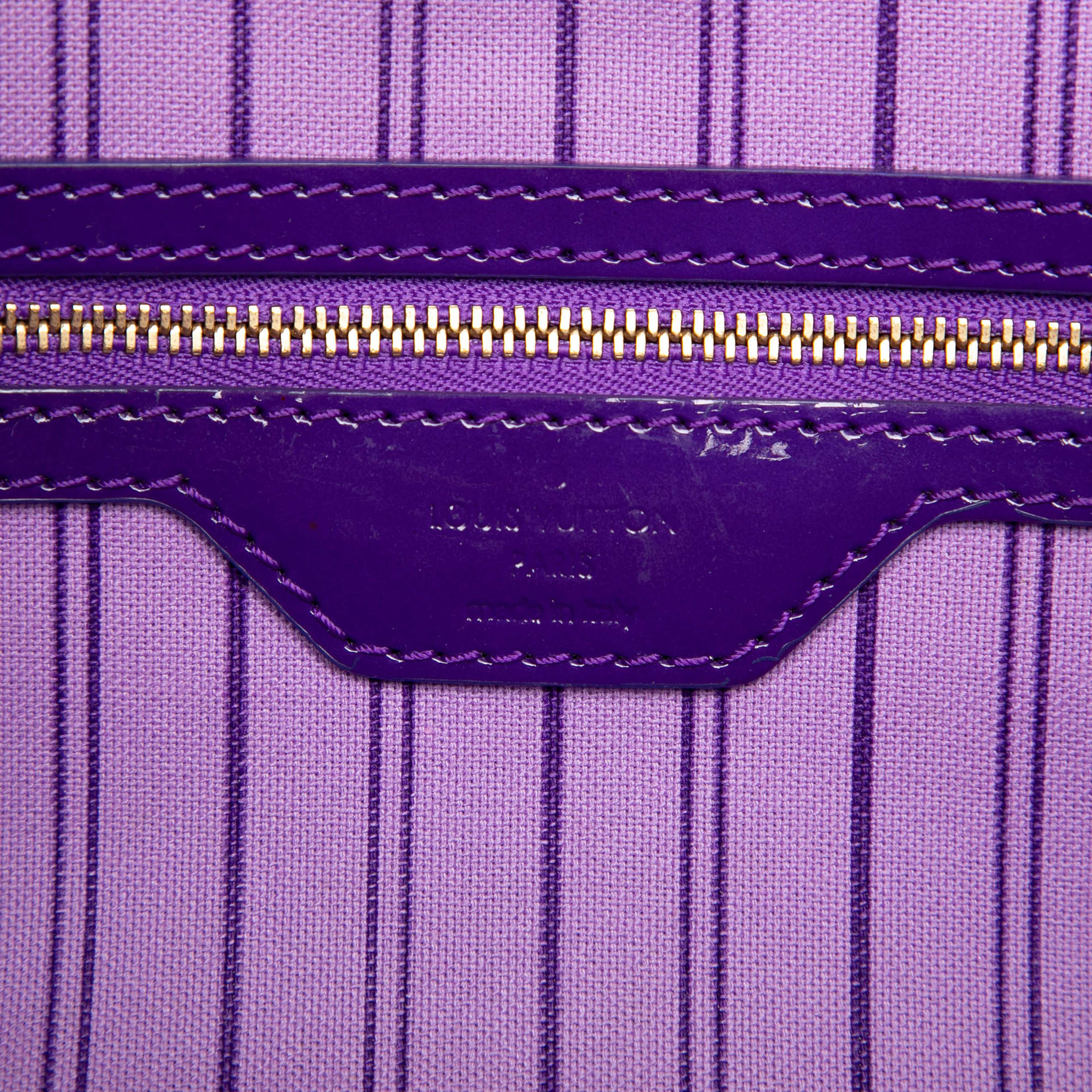 Louis Vuitton Takashi Murakami Coated Canvas Cosmic Blossom Tote Pm, från Luxclusif, i färgen purple. Klicka för att öppna bilden i stort format