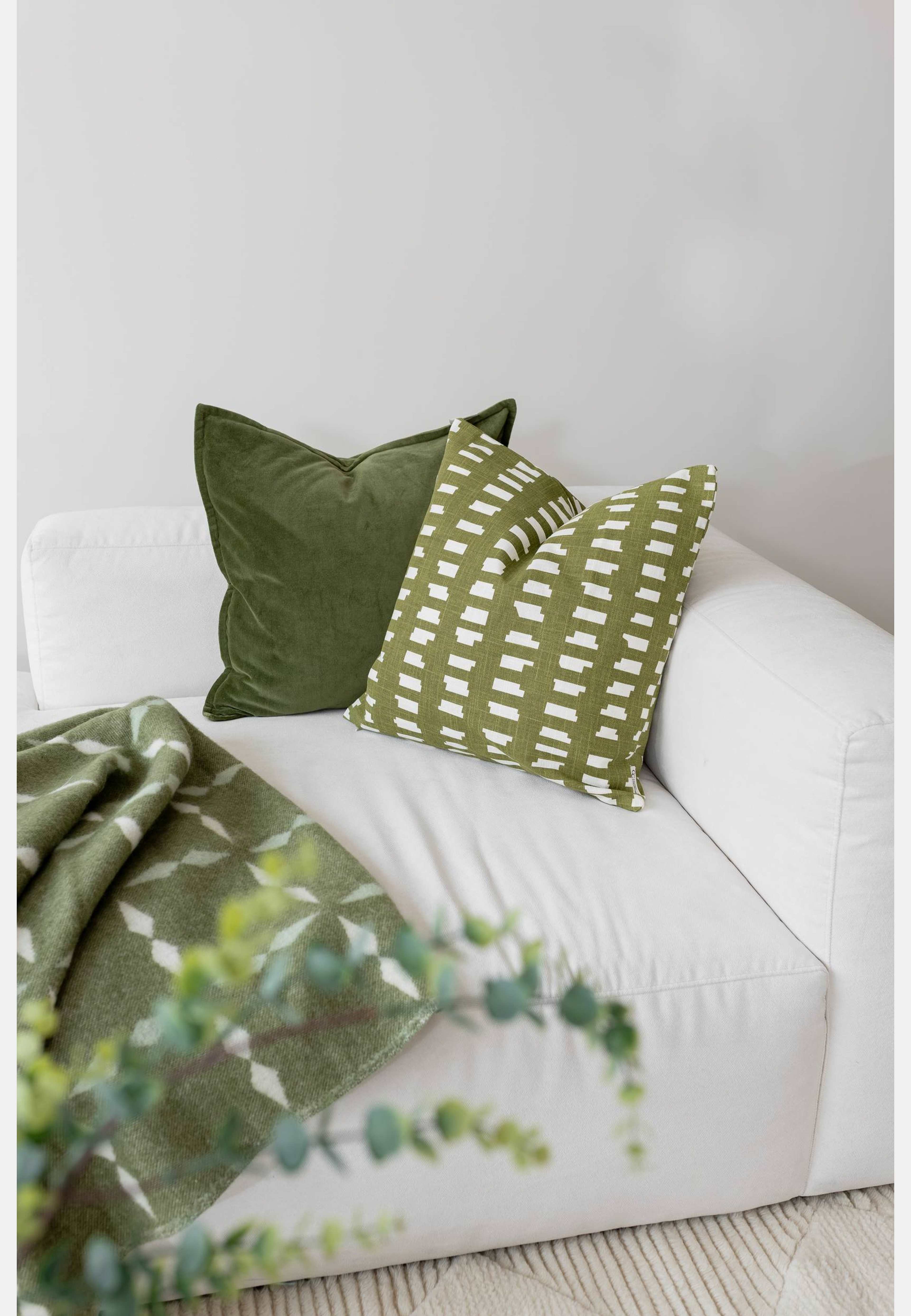 Kuddfodral Ikat Block, från Classic Collection, i färgen grön. Klicka för att öppna bilden i stort format