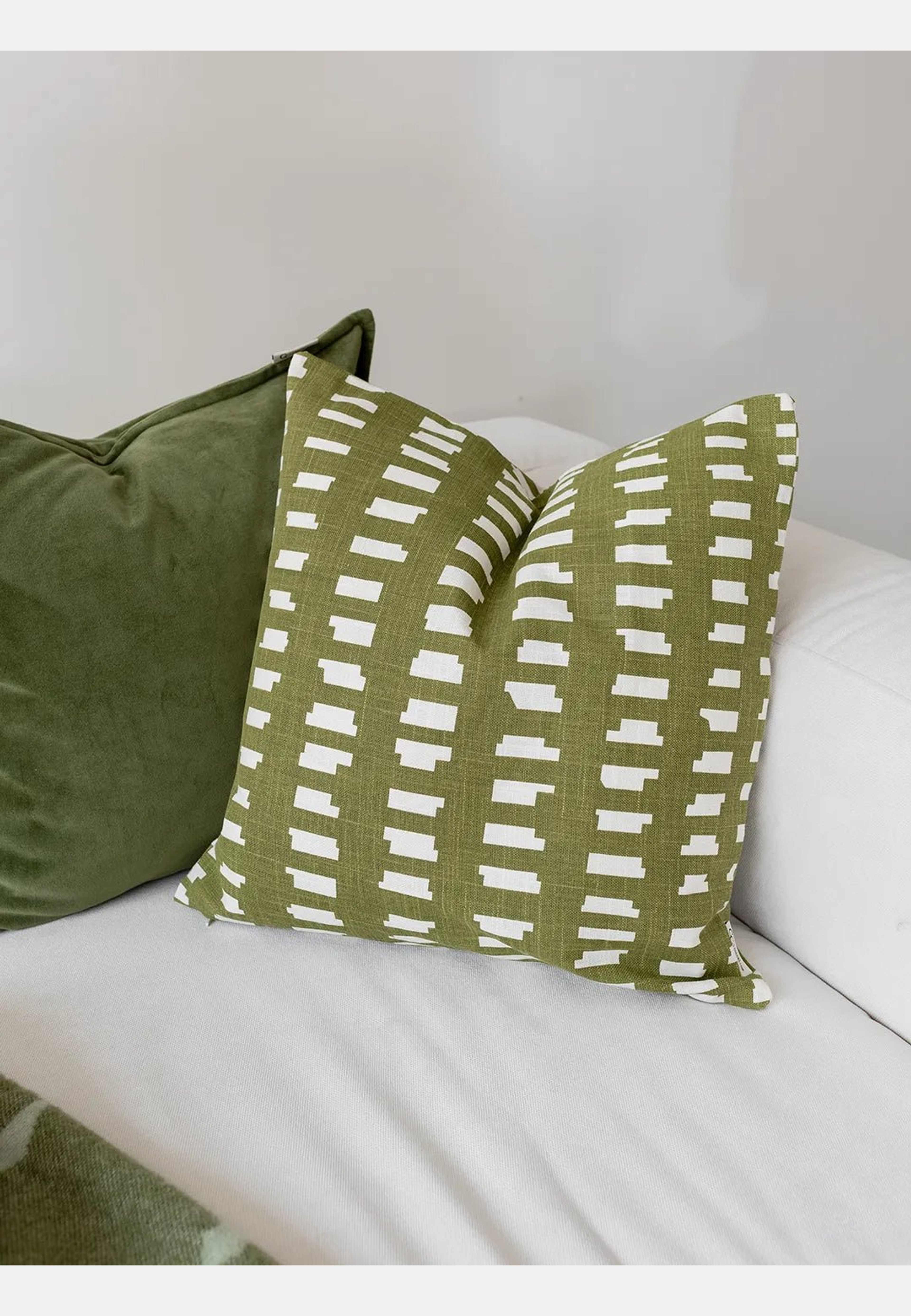 Kuddfodral Ikat Block, från Classic Collection, i färgen grön. Klicka för att öppna bilden i stort format