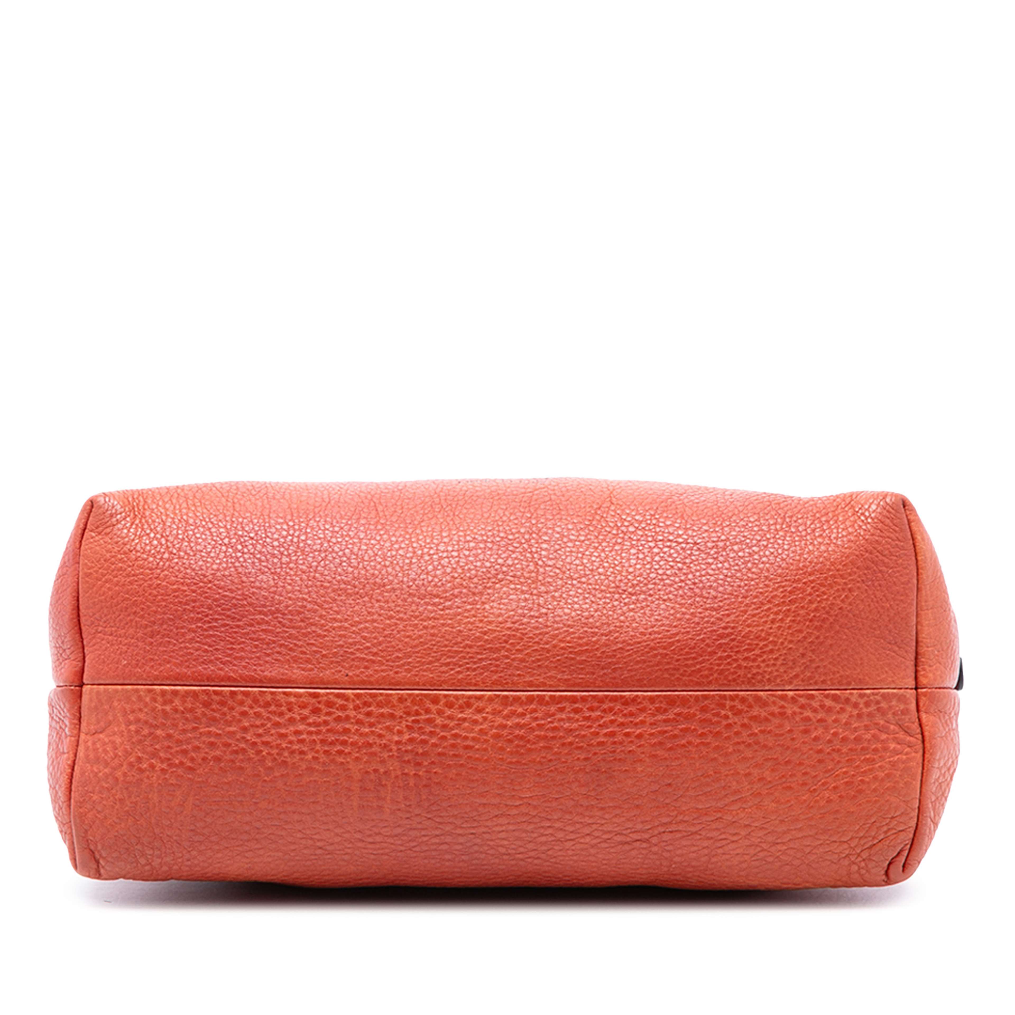 Gucci Leather Laidback Crafty Handbag, från Luxclusif, i färgen orange. Klicka för att öppna bilden i stort format