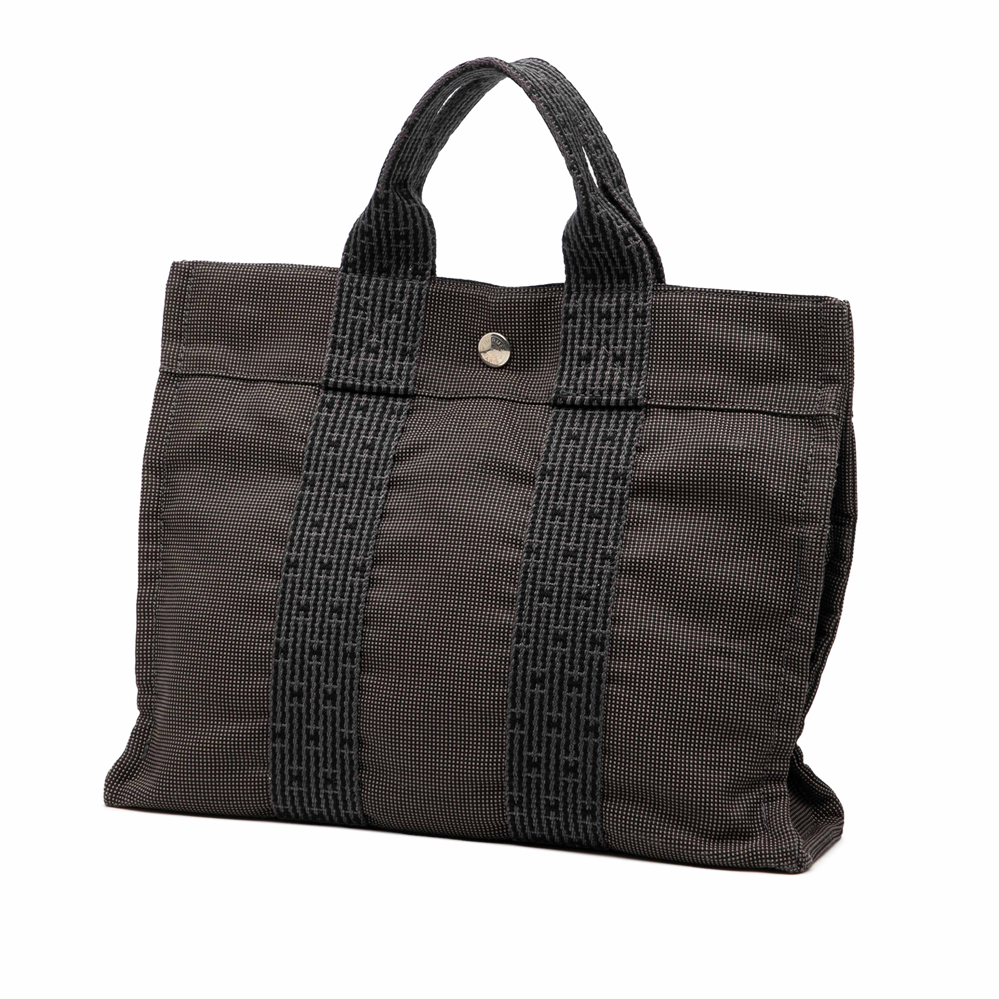 Hermès Canvas Herline Pm, från Luxclusif, i färgen dark gray. Klicka för att öppna bilden i stort format