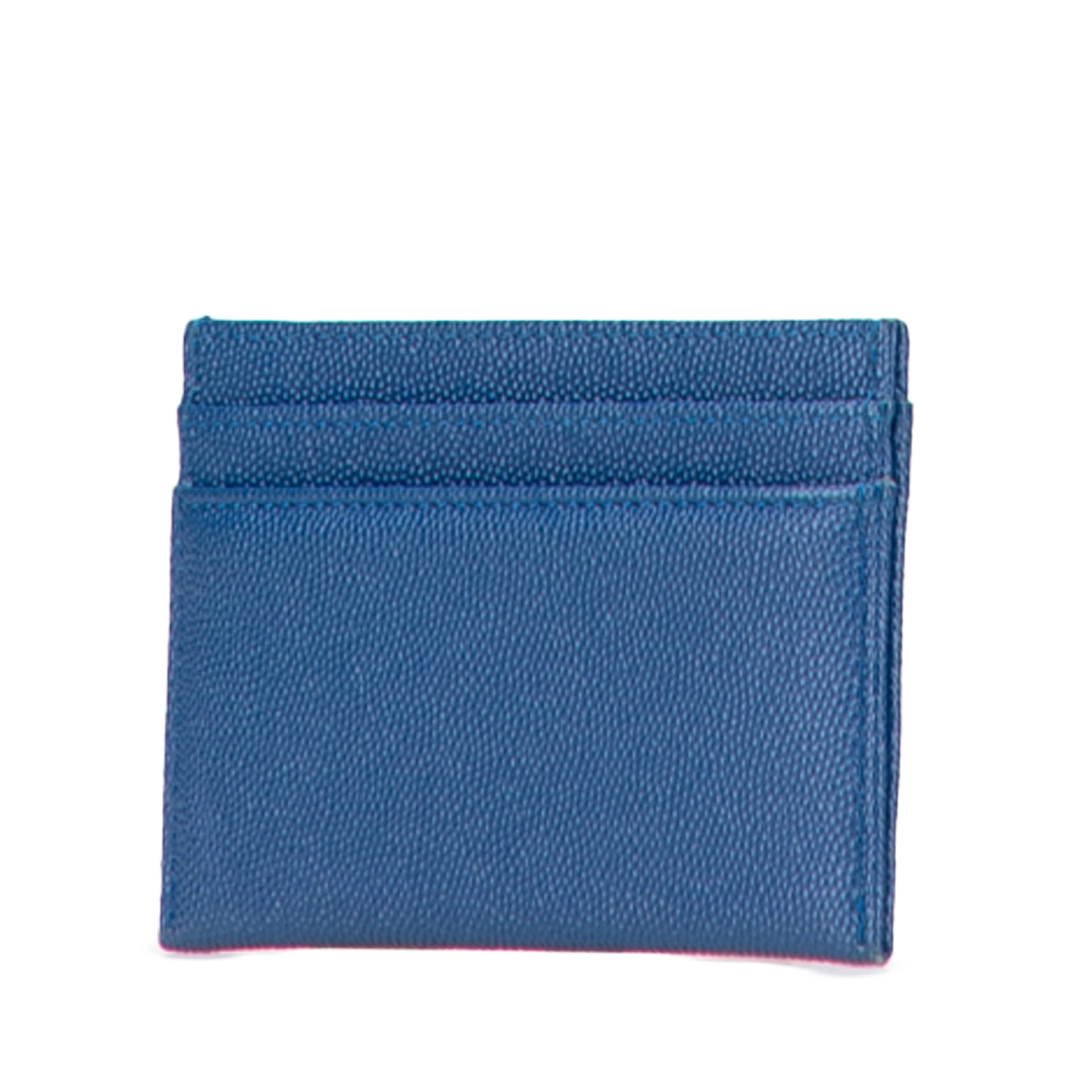 Chanel Cc Caviar Card Holder, från Luxclusif, i färgen blue. Klicka för att öppna bilden i stort format