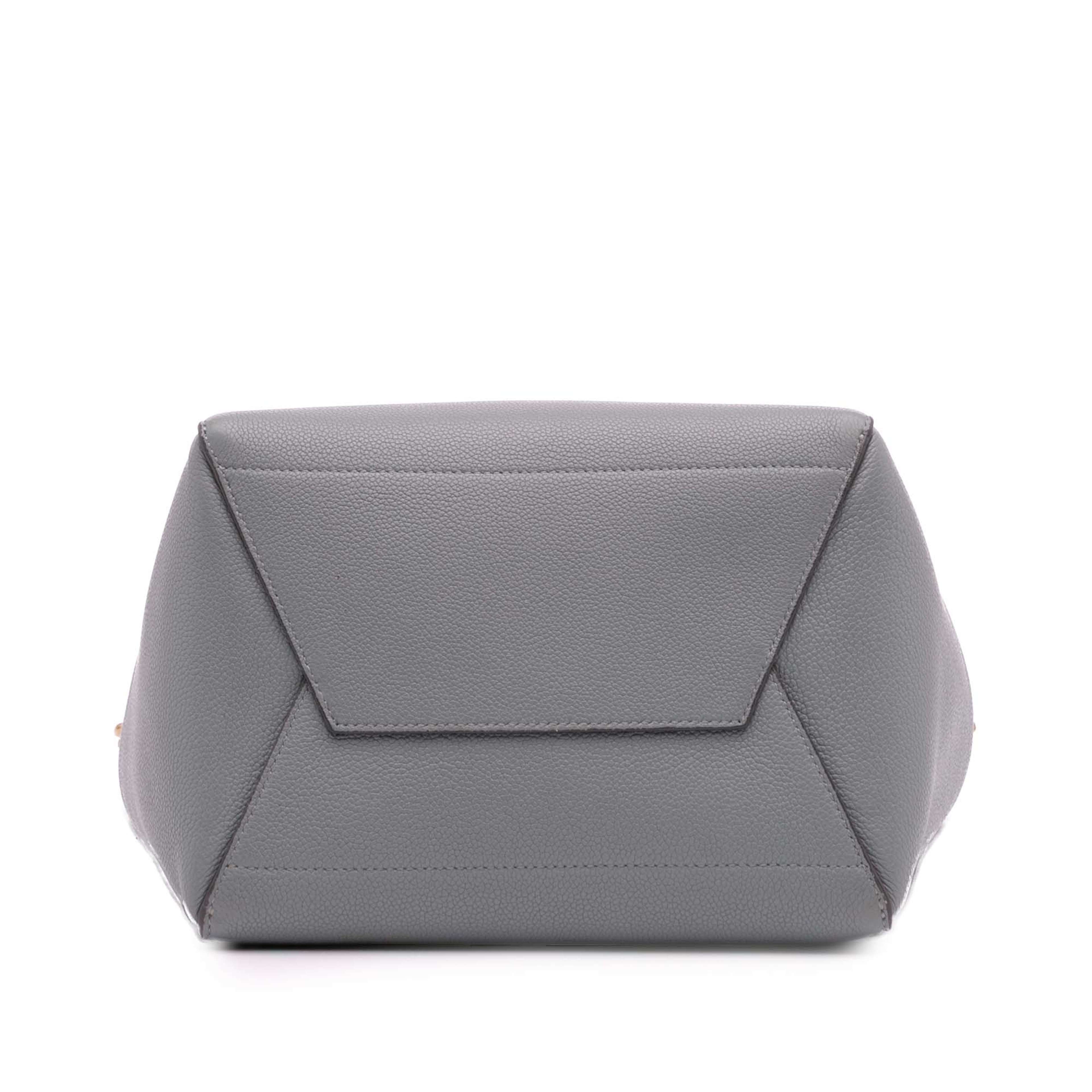 Celine Medium Leather Seau Sangle Bucket Bag, från Luxclusif, i färgen gray. Klicka för att öppna bilden i stort format