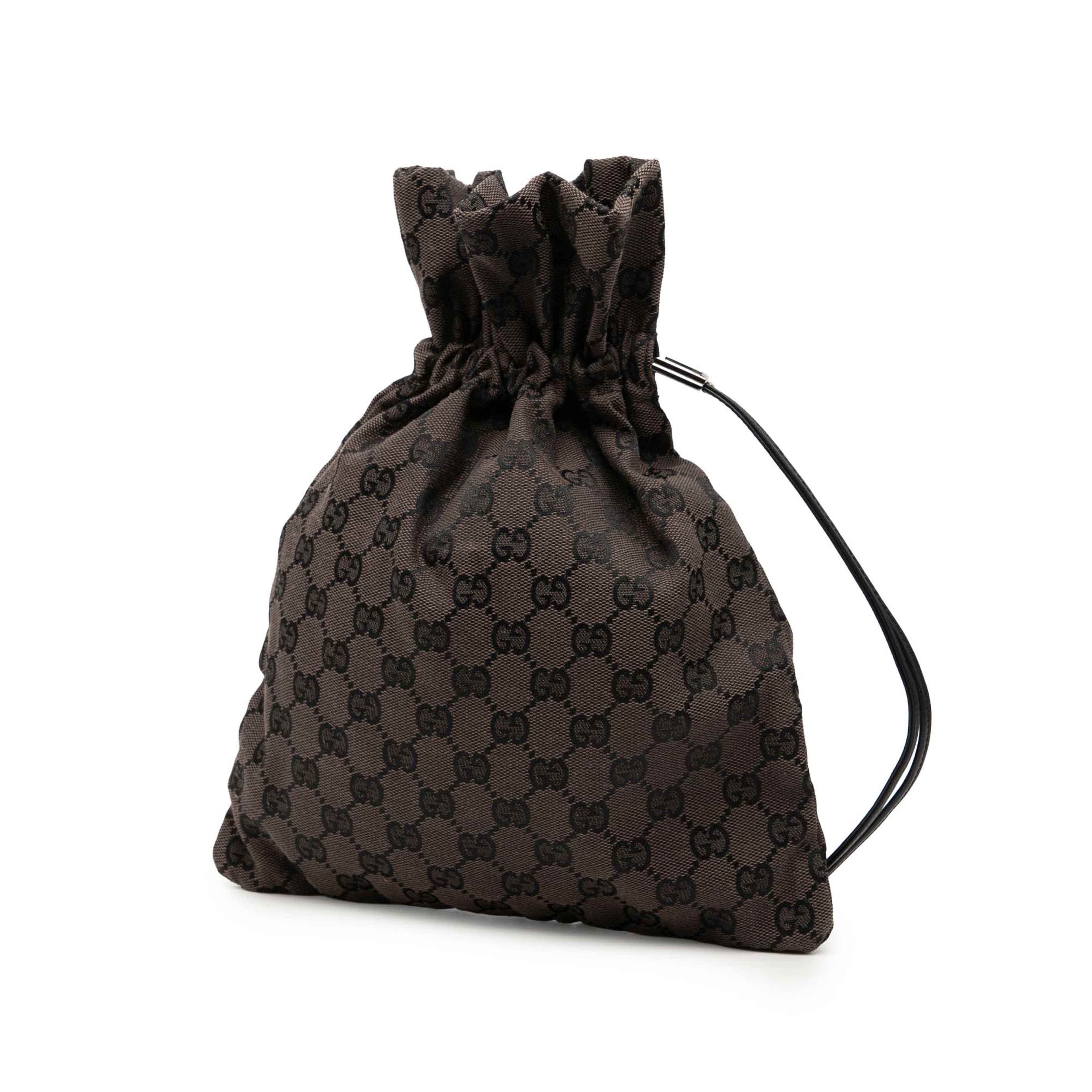 Gucci Gg Canvas Drawstring Pouch, från Luxclusif, i färgen dark brown. Klicka för att öppna bilden i stort format