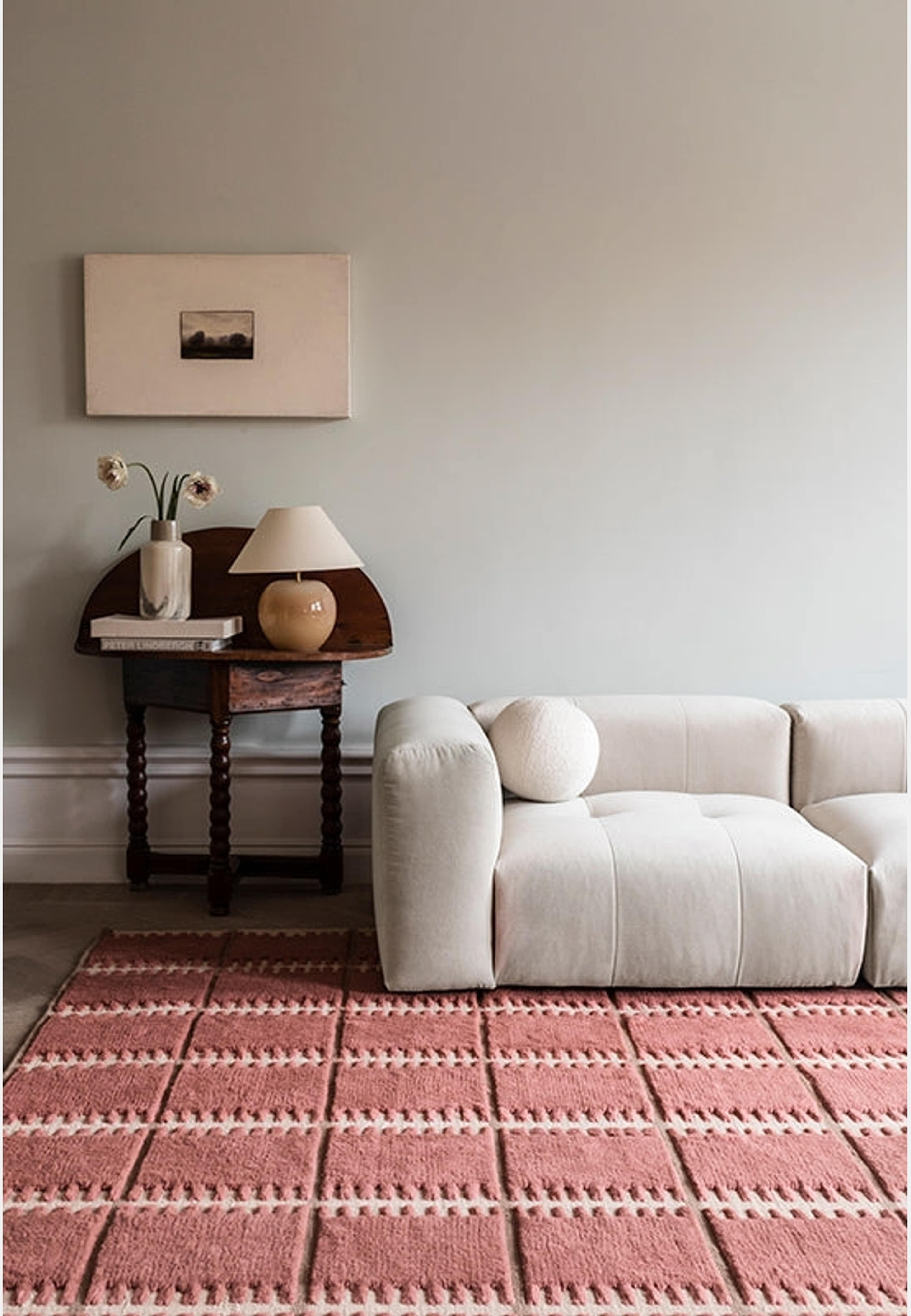 Lilly ullmatta 180x270 cm, från Layered, i färgen Röd. Klicka för att öppna bilden i stort format