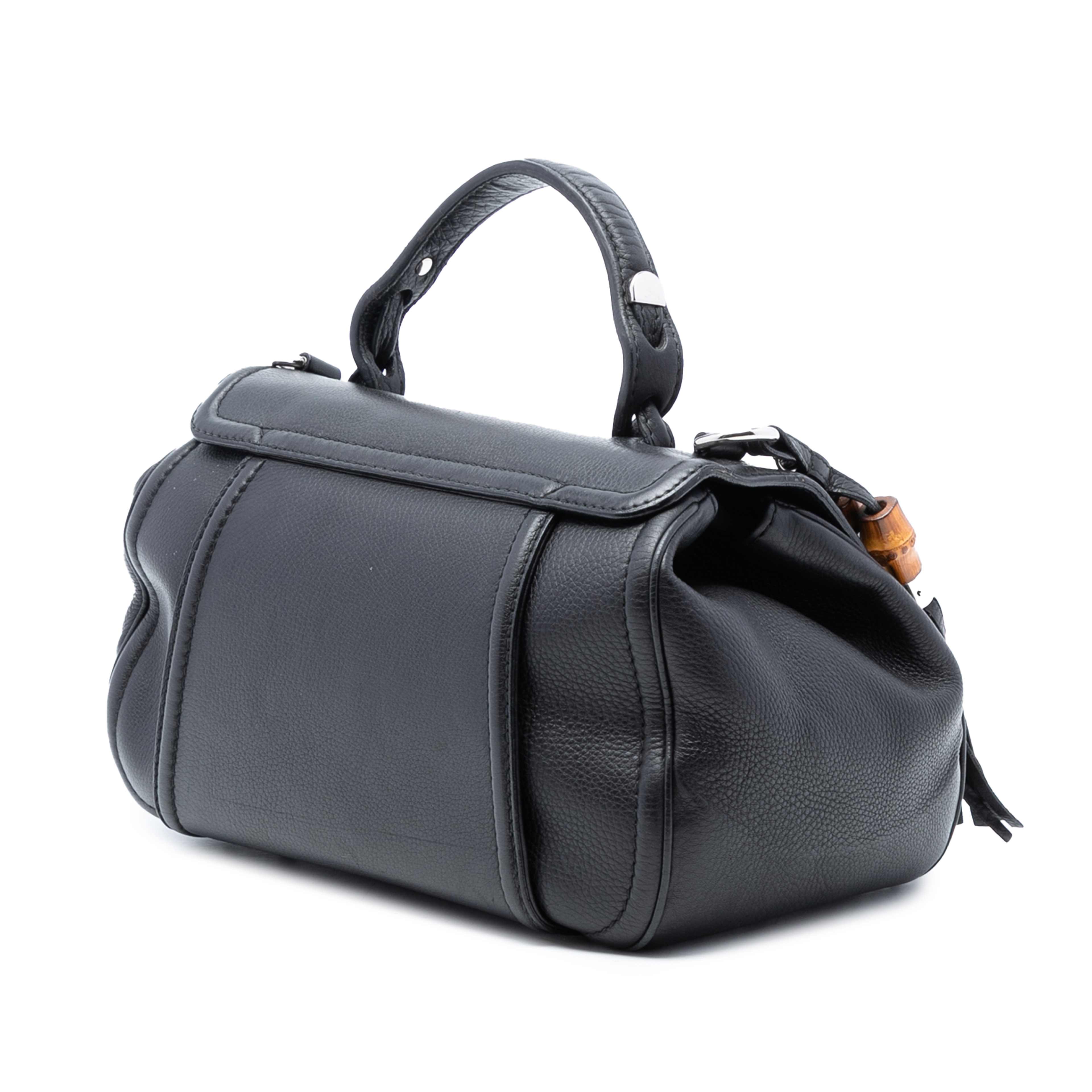 Gucci Leather Techno Horsebit Top Handle Bag, från Luxclusif, i färgen black. Klicka för att öppna bilden i stort format
