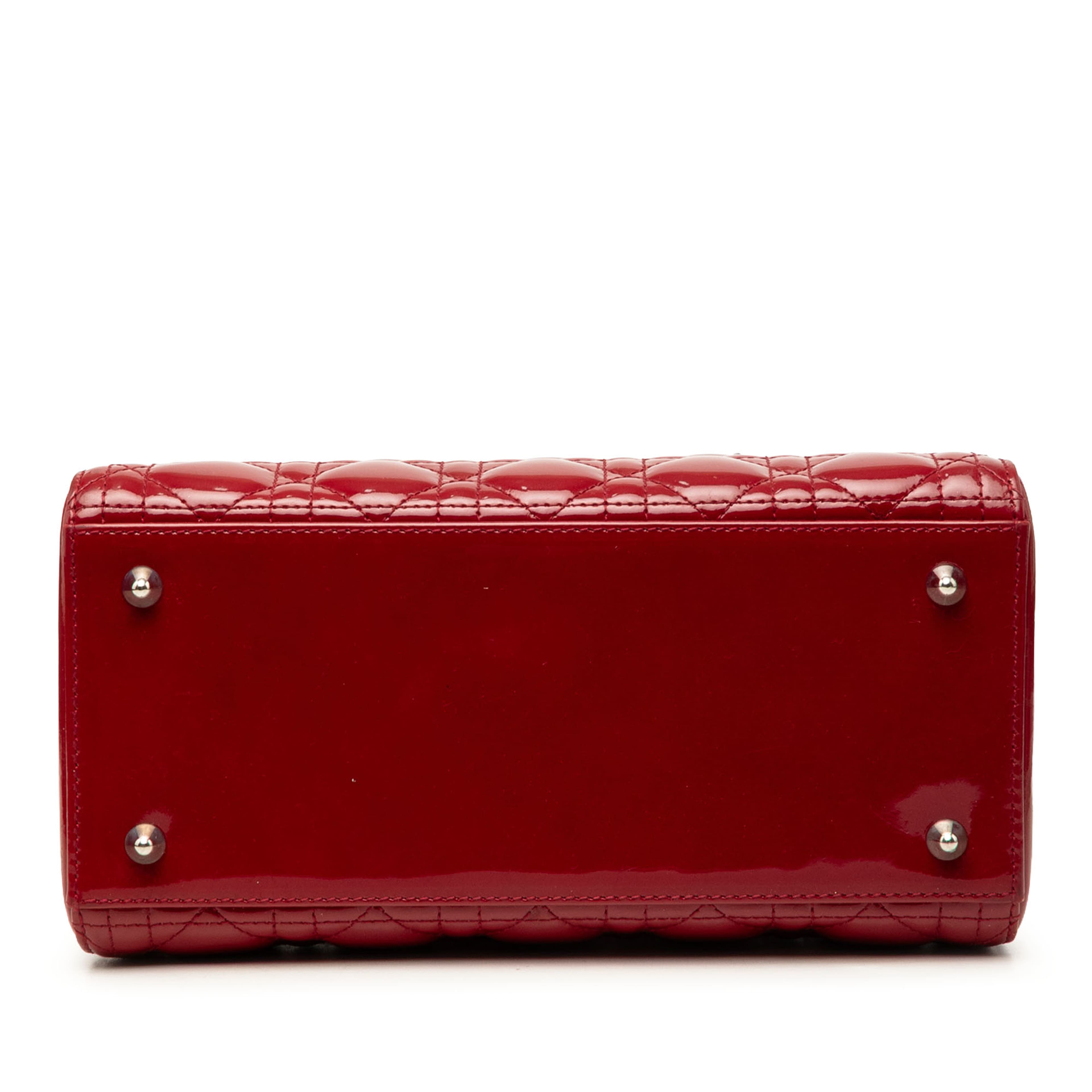 Dior Medium Patent Cannage Lady Dior, från Luxclusif, i färgen röd. Klicka för att öppna bilden i stort format