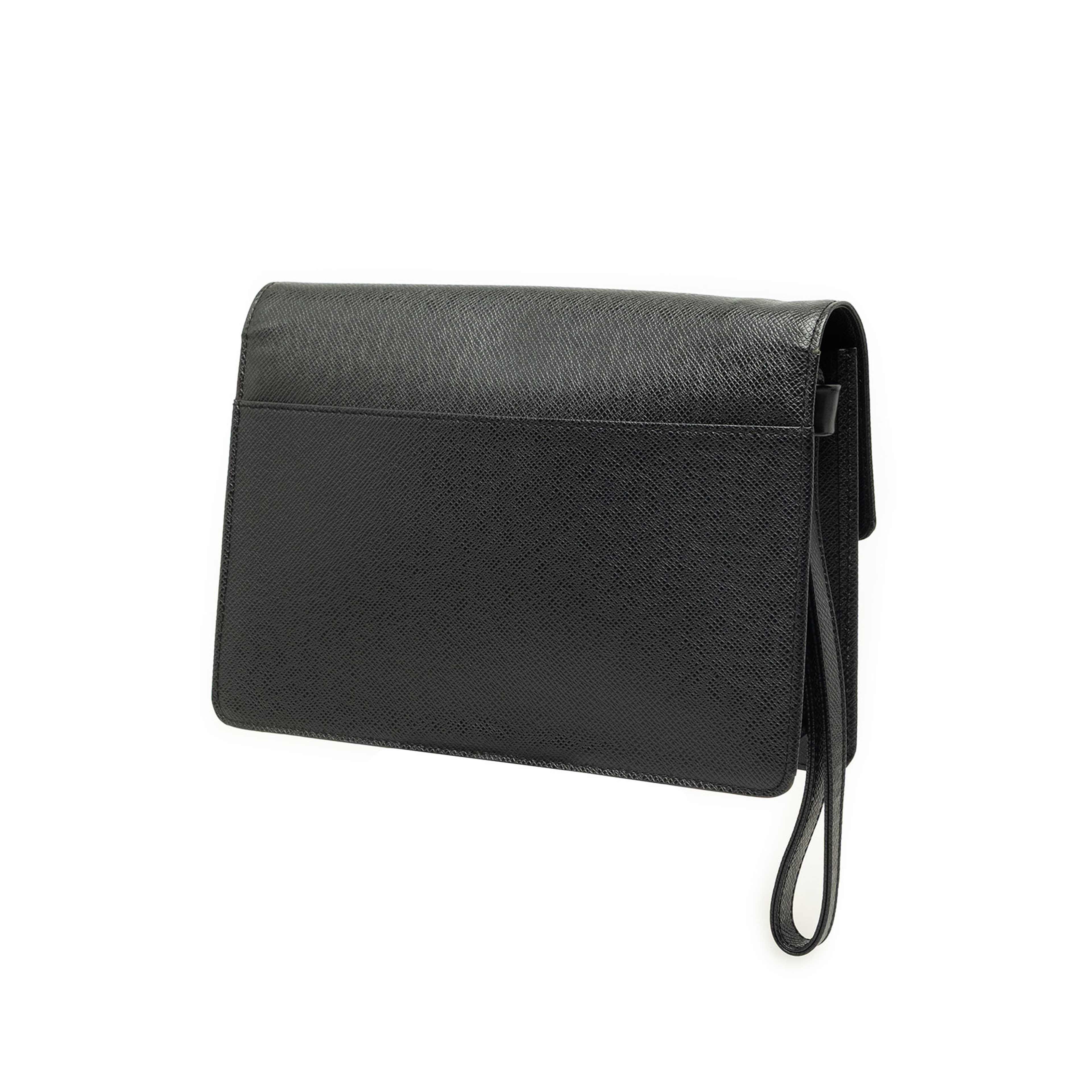 Louis Vuitton Taiga Selenga, från Luxclusif, i färgen svart. Klicka för att öppna bilden i stort format