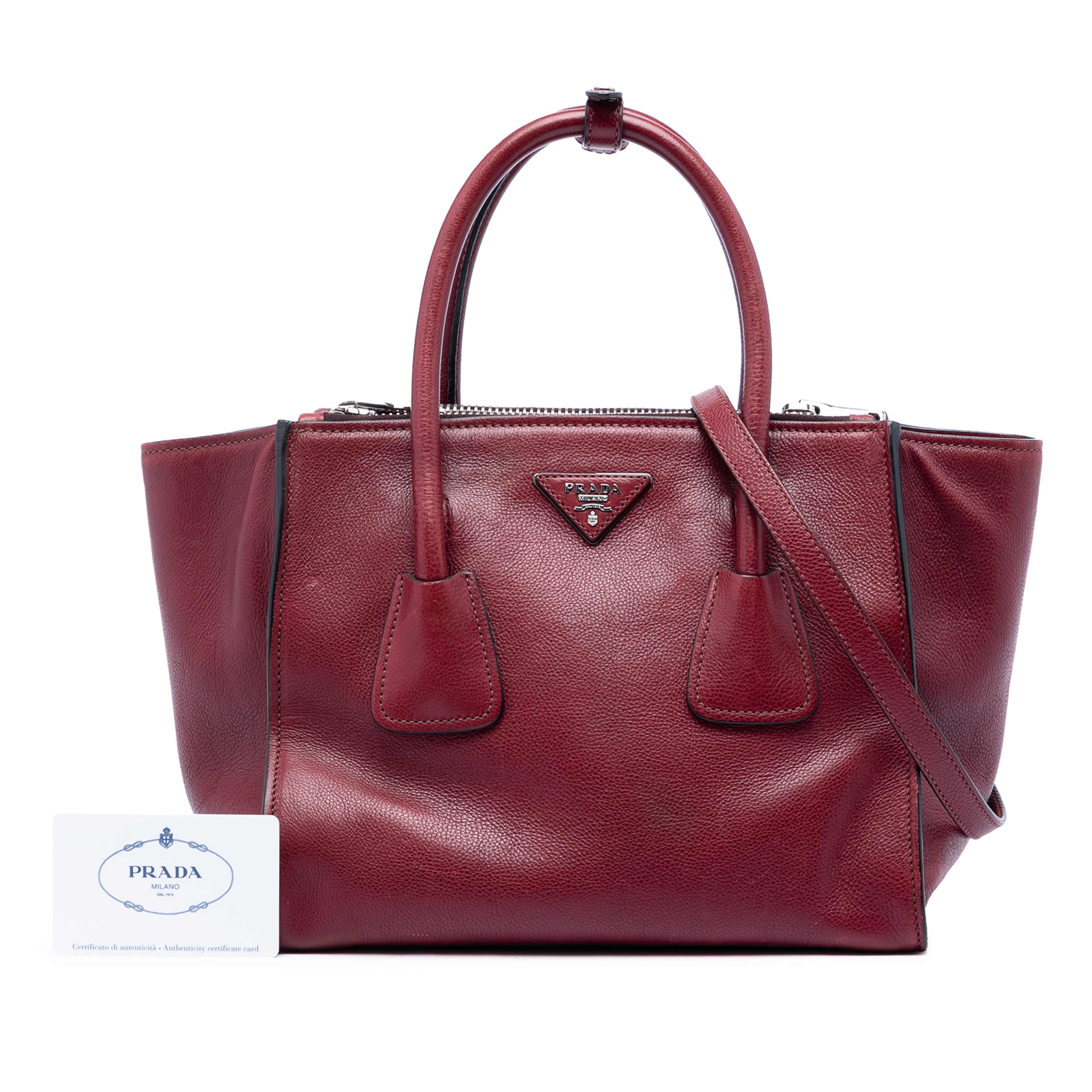 Prada Glace Calf Twin Pocket Satchel, från Luxclusif, i färgen röd. Klicka för att öppna bilden i stort format