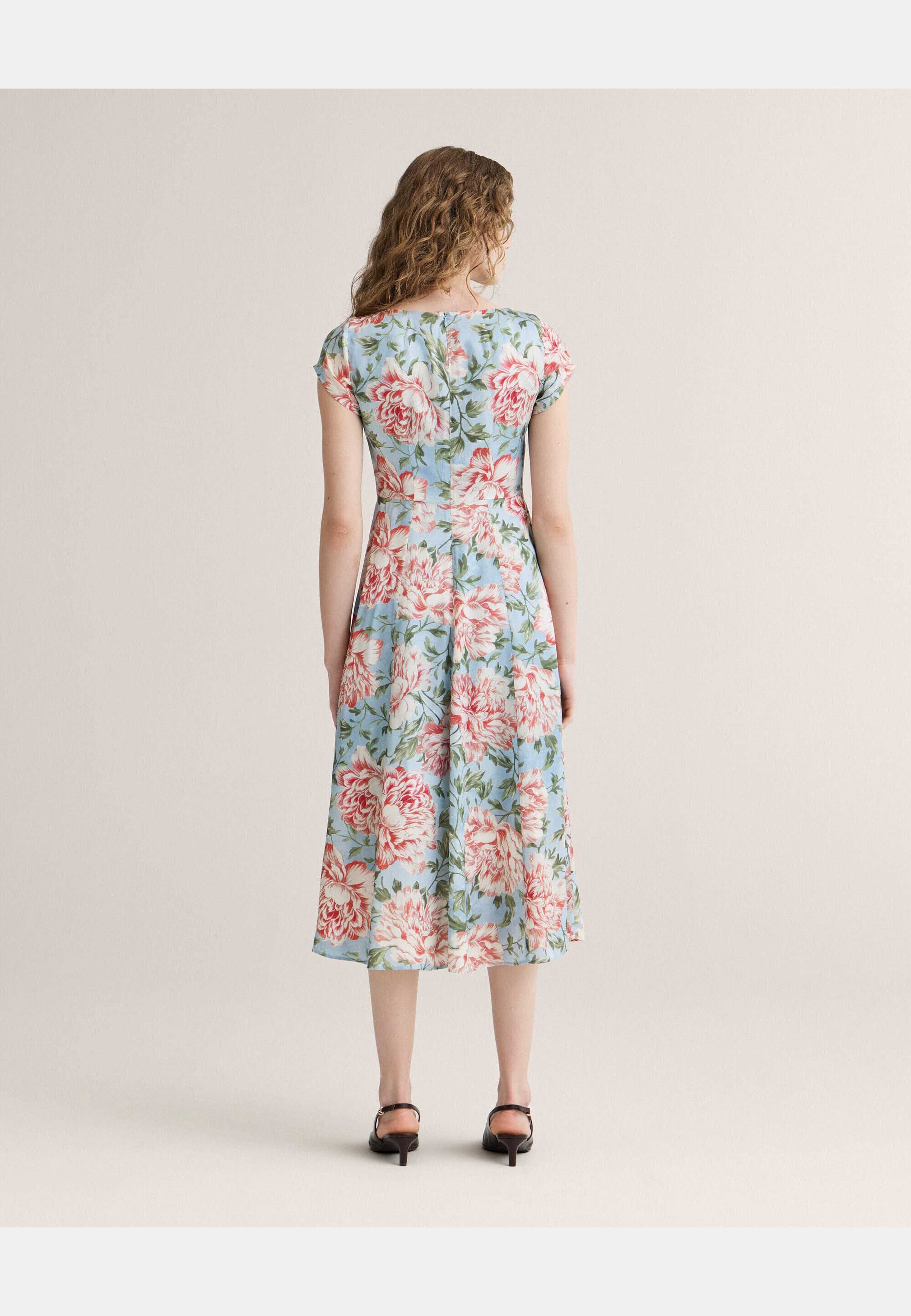 Samina Rose Dress, från Newhouse, i färgen ljusblå. Klicka för att öppna bilden i stort format