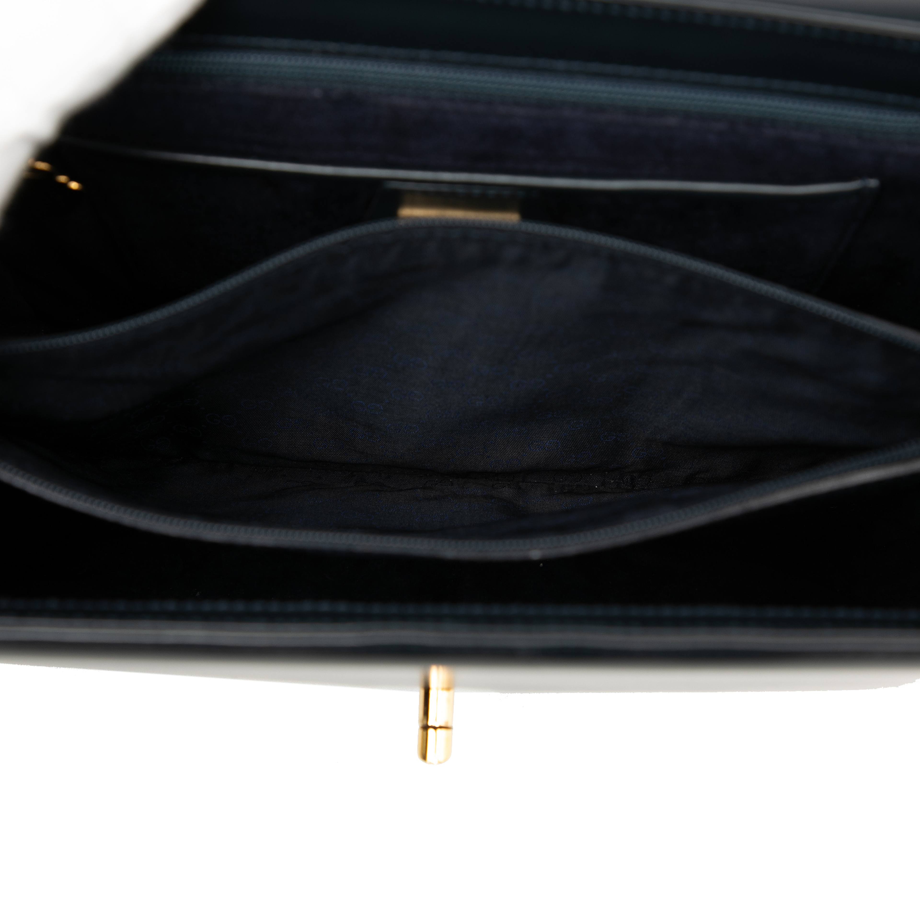 Gucci Calfskin Turnlock Sideline Handbag, från Luxclusif, i färgen navy. Klicka för att öppna bilden i stort format