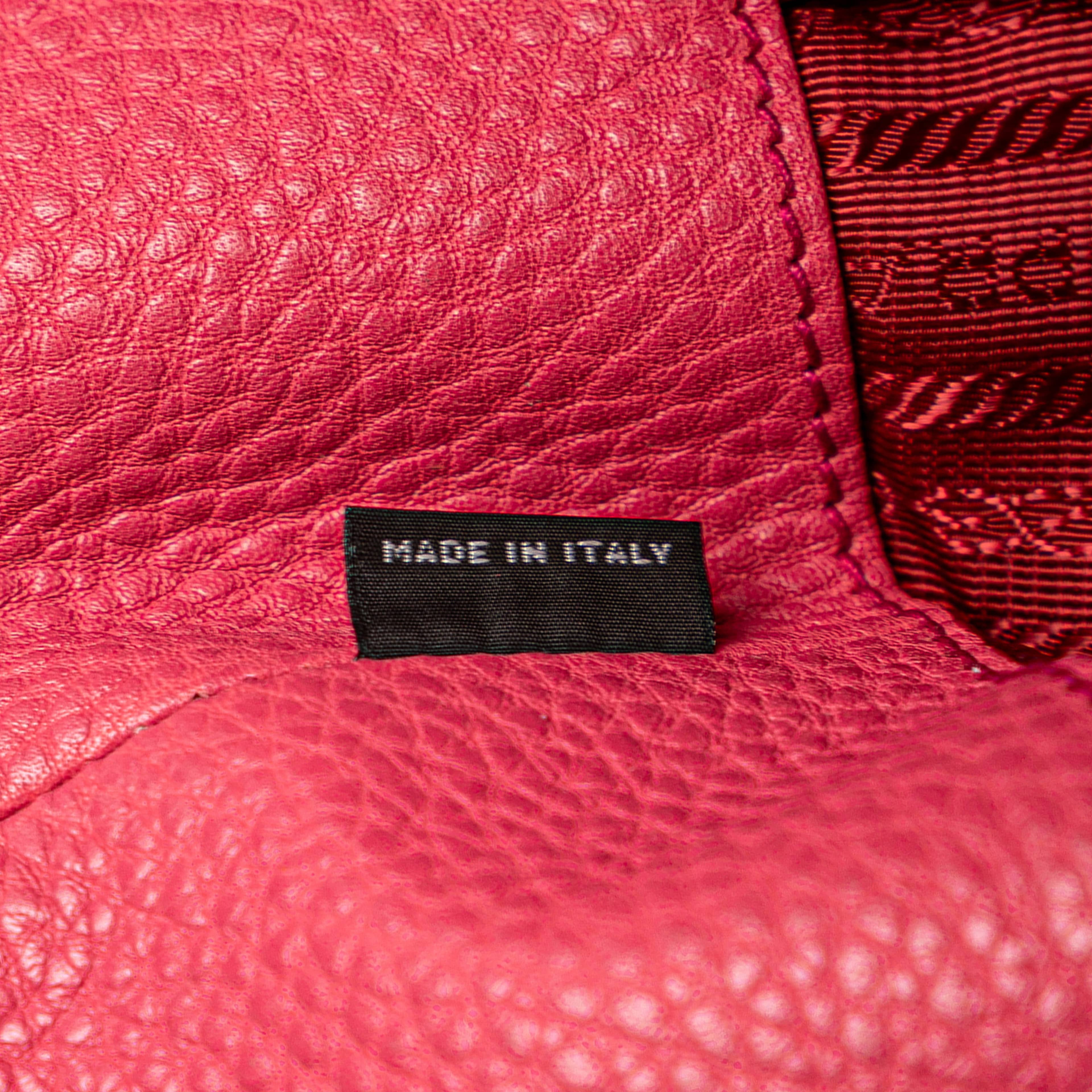 Prada Vitello Daino Open Convertible Tote, från Luxclusif, i färgen blush. Klicka för att öppna bilden i stort format