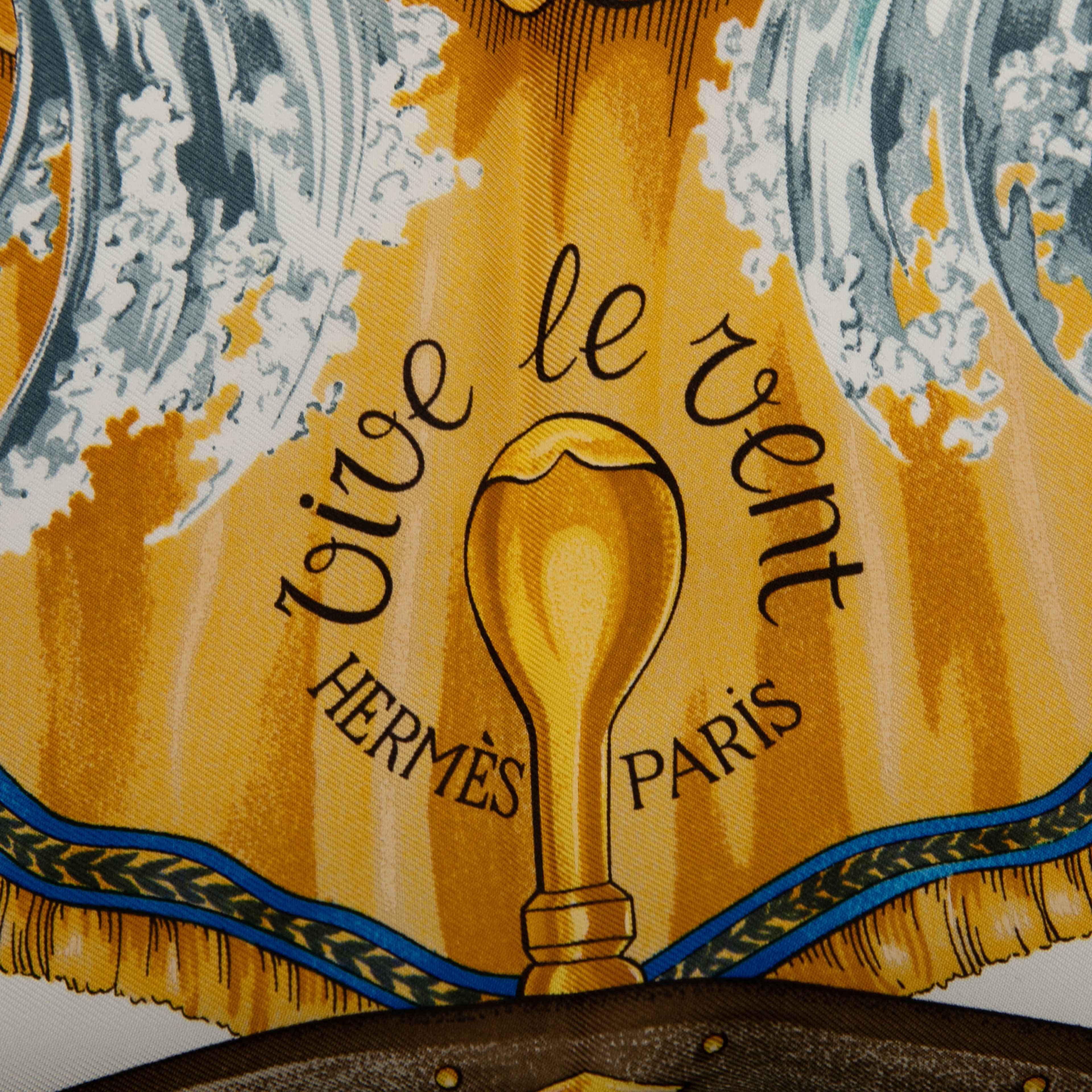 Hermès Vive Le Vent Silk Scarf, från Luxclusif, i färgen white. Klicka för att öppna bilden i stort format