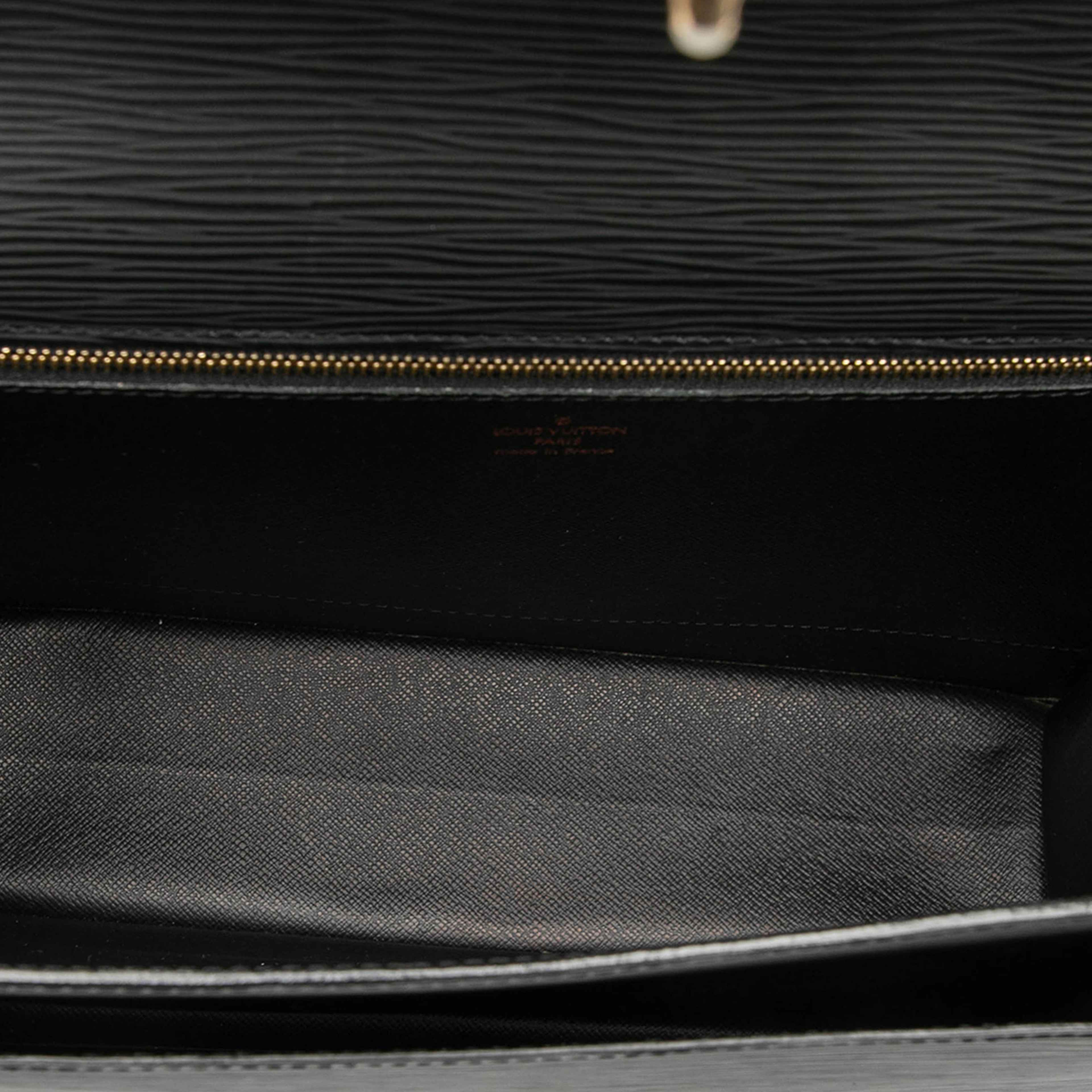 Louis Vuitton Epi Monceau 28, från Luxclusif, i färgen svart. Klicka för att öppna bilden i stort format
