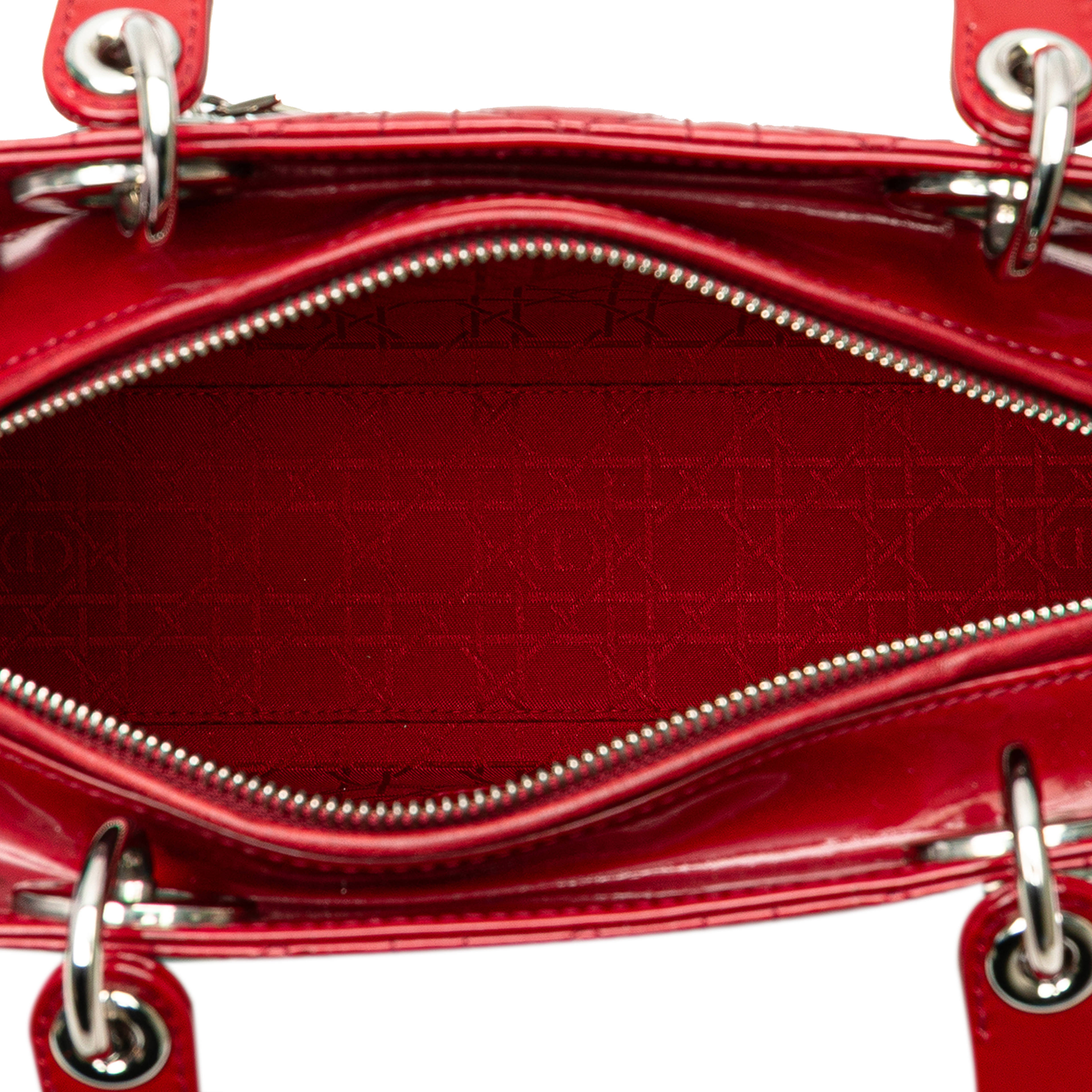 Dior Large Patent Cannage Lady Dior, från Luxclusif, i färgen red. Klicka för att öppna bilden i stort format