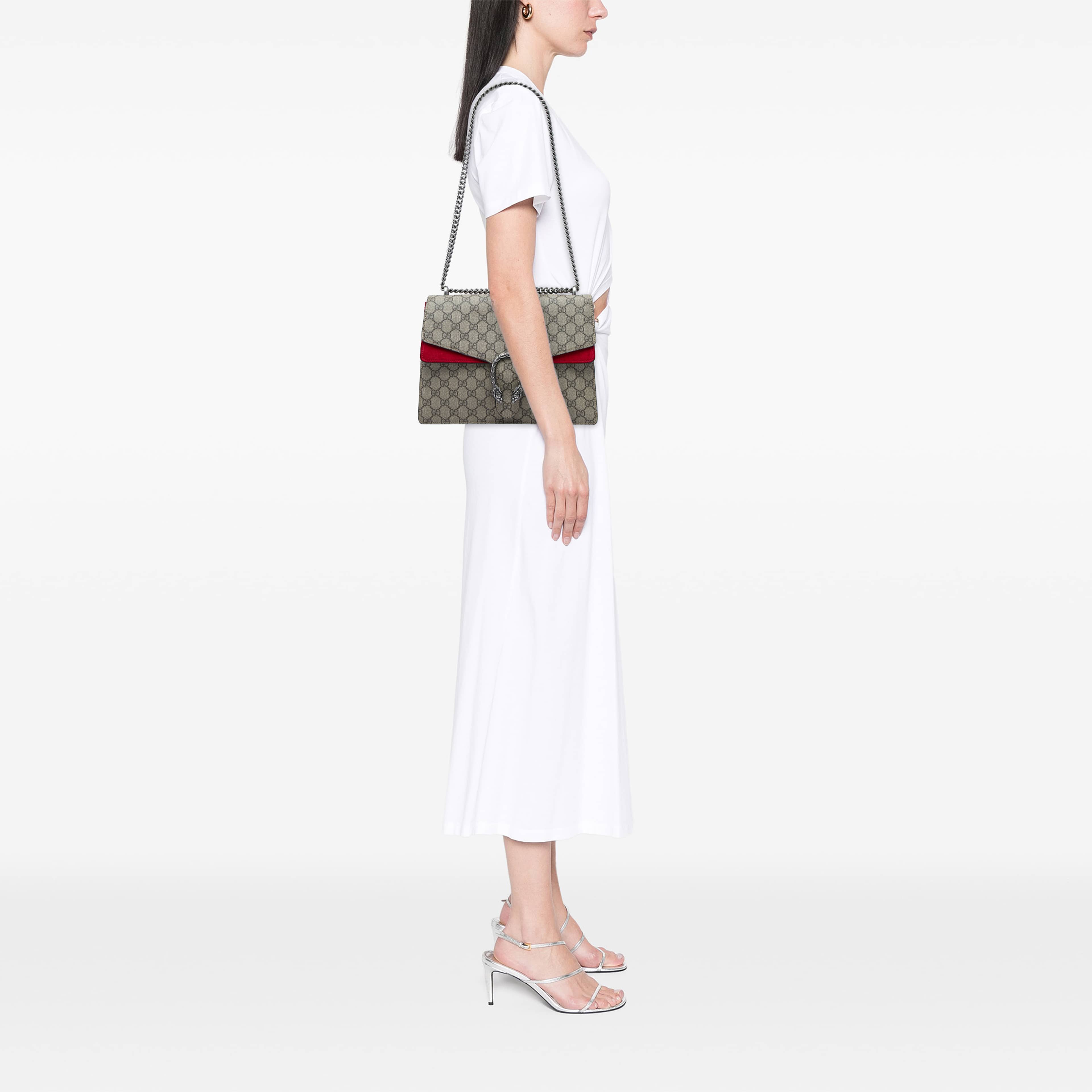 Gucci Medium Gg Supreme Dionysus Shoulder Bag, från Luxclusif, i färgen beige. Klicka för att öppna bilden i stort format