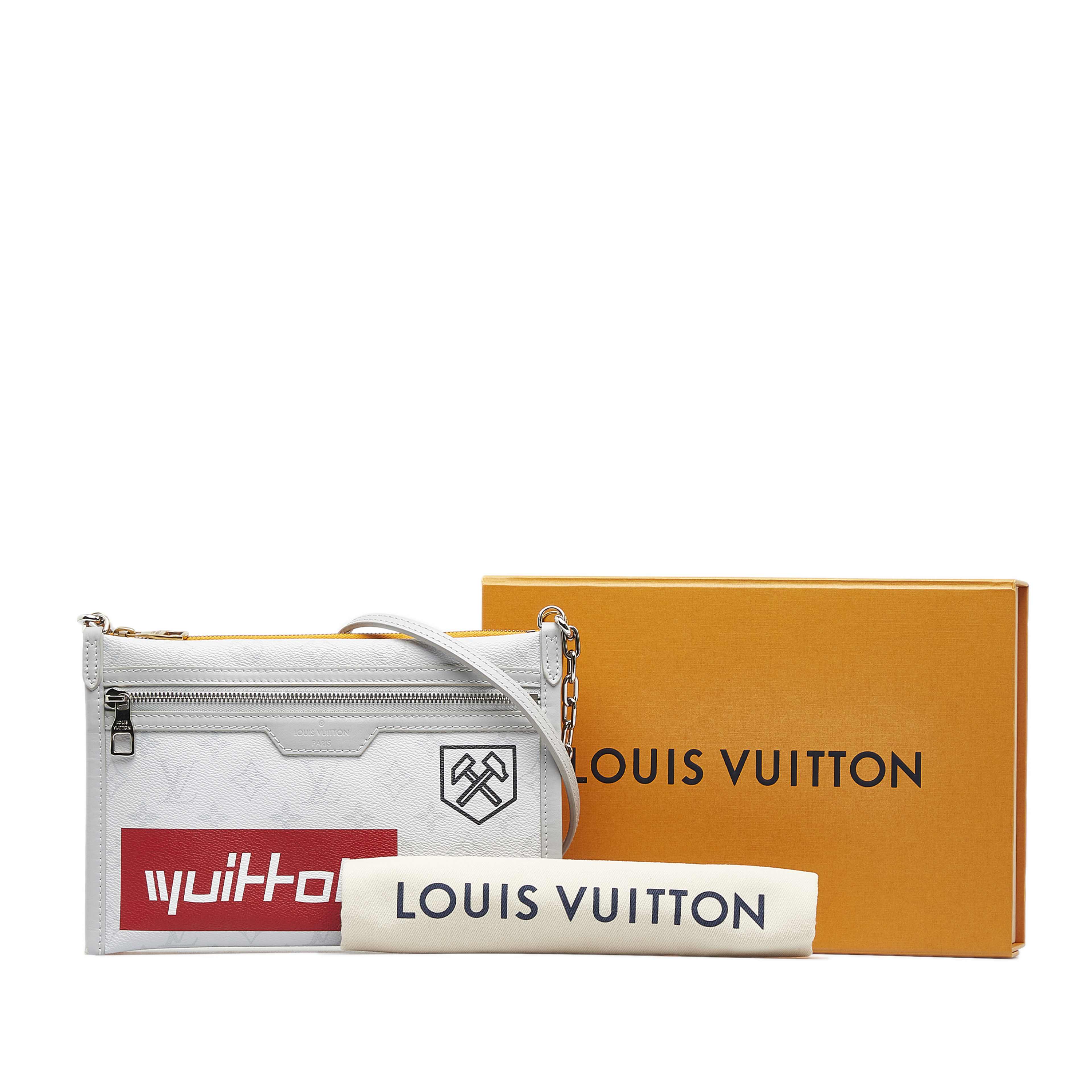 Louis Vuitton Monogram Antartica Double Flat Messenger, från Luxclusif, i färgen grå. Klicka för att öppna bilden i stort format