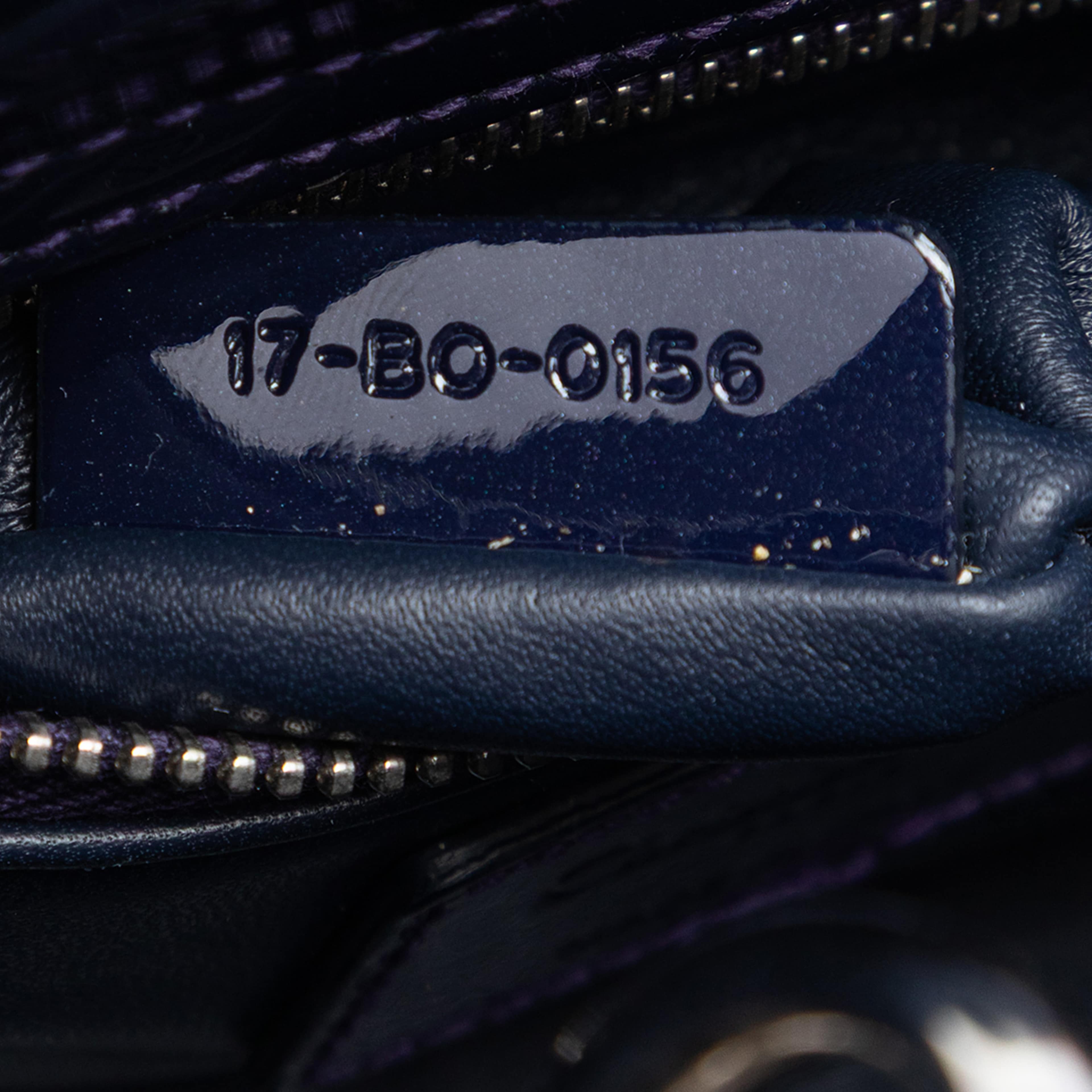Dior Mini Patent Cannage Lady Dior, från Luxclusif, i färgen blå. Klicka för att öppna bilden i stort format