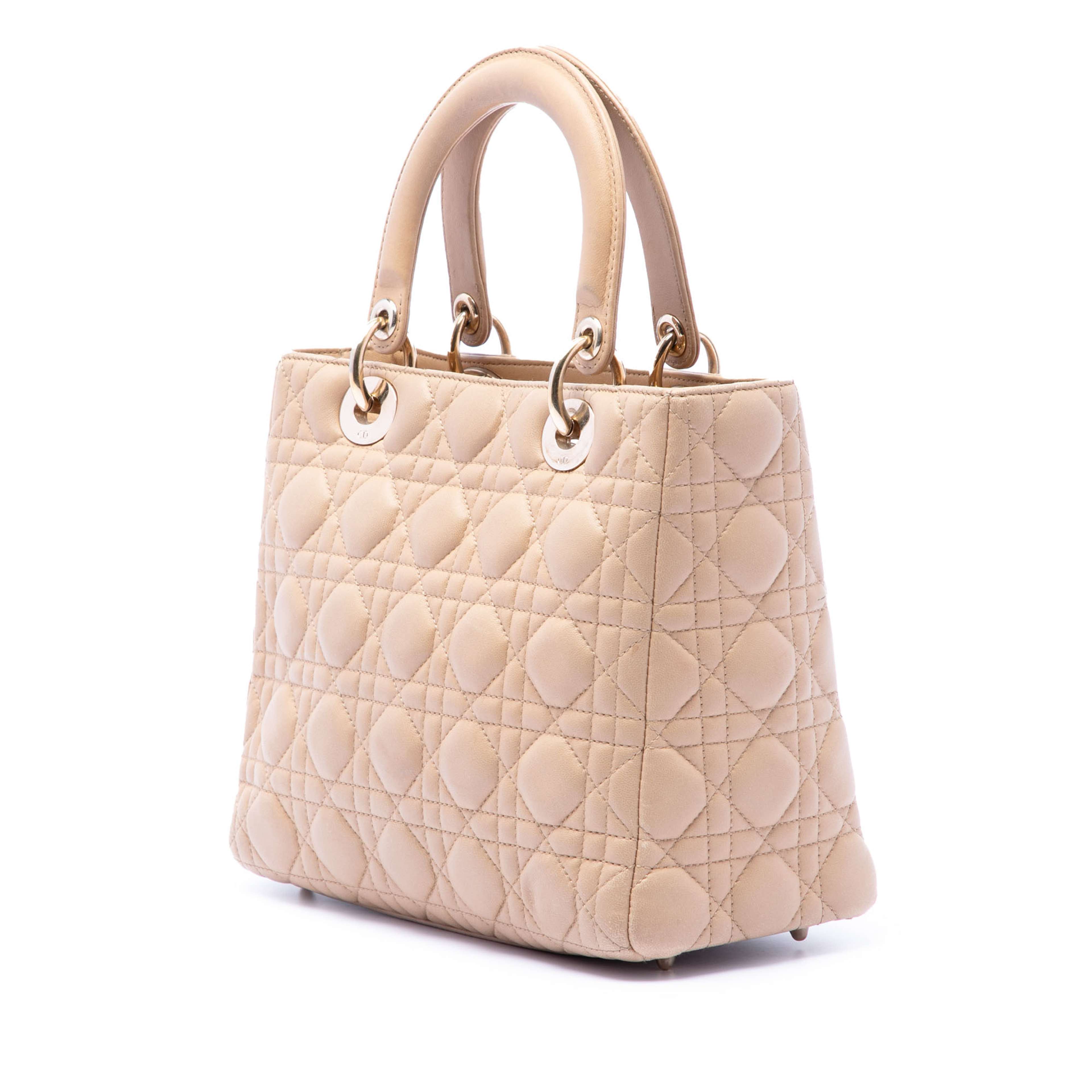Dior Medium Lambskin Cannage Lady Dior, från Luxclusif, i färgen beige. Klicka för att öppna bilden i stort format
