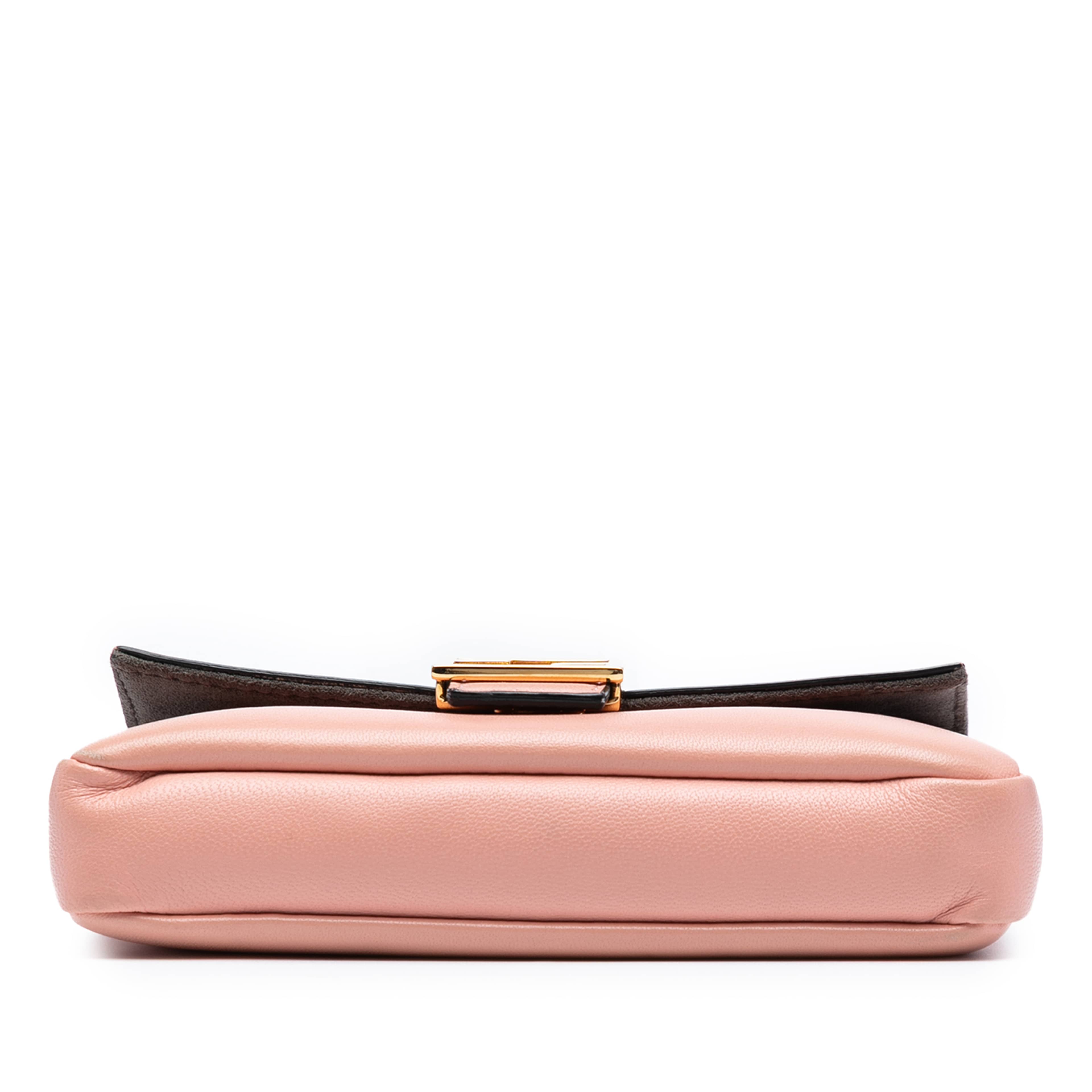 Fendi Micro Nappa Baguette Satchel, från Luxclusif, i färgen pink. Klicka för att öppna bilden i stort format