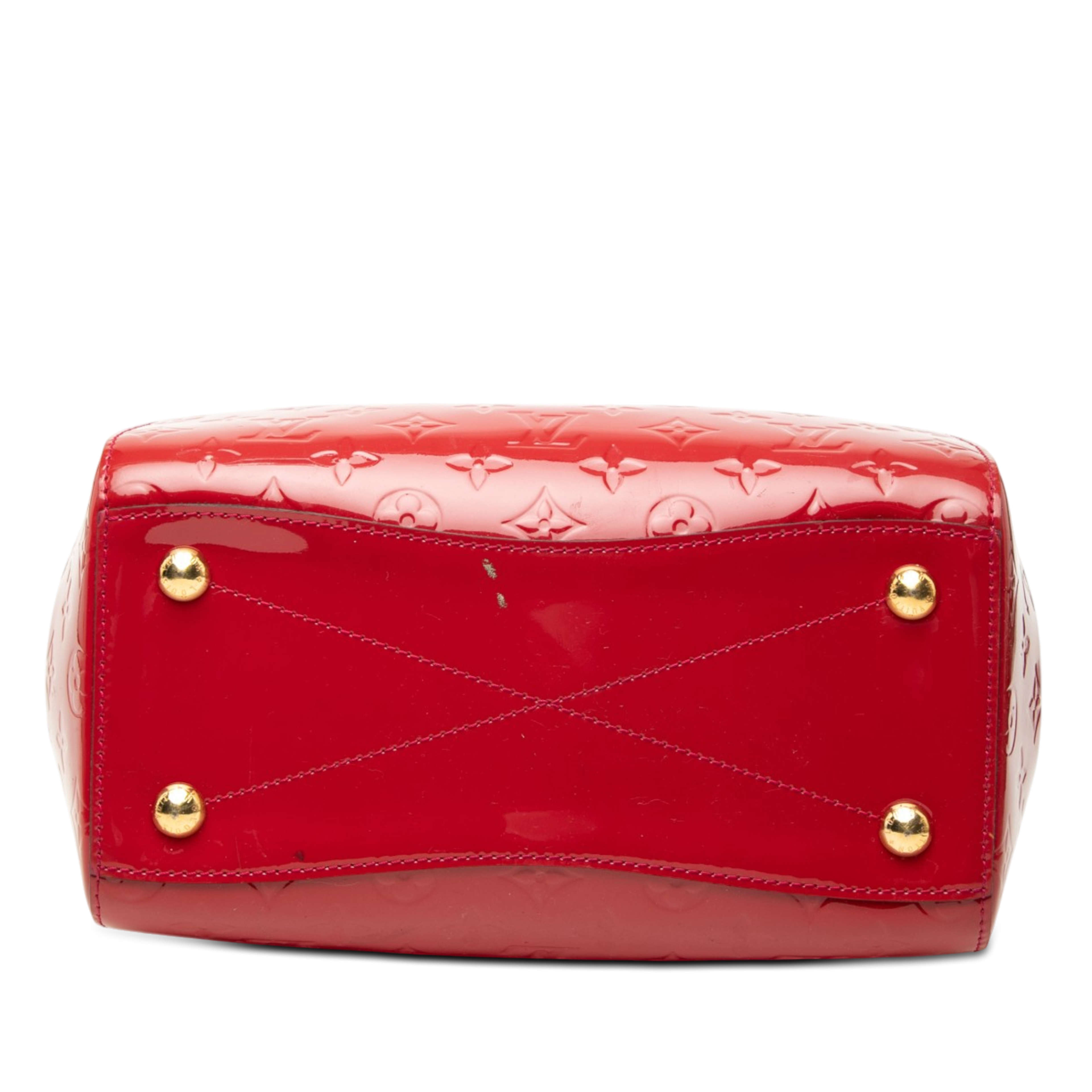Louis Vuitton Monogram Vernis Montana, från Luxclusif, i färgen röd. Klicka för att öppna bilden i stort format