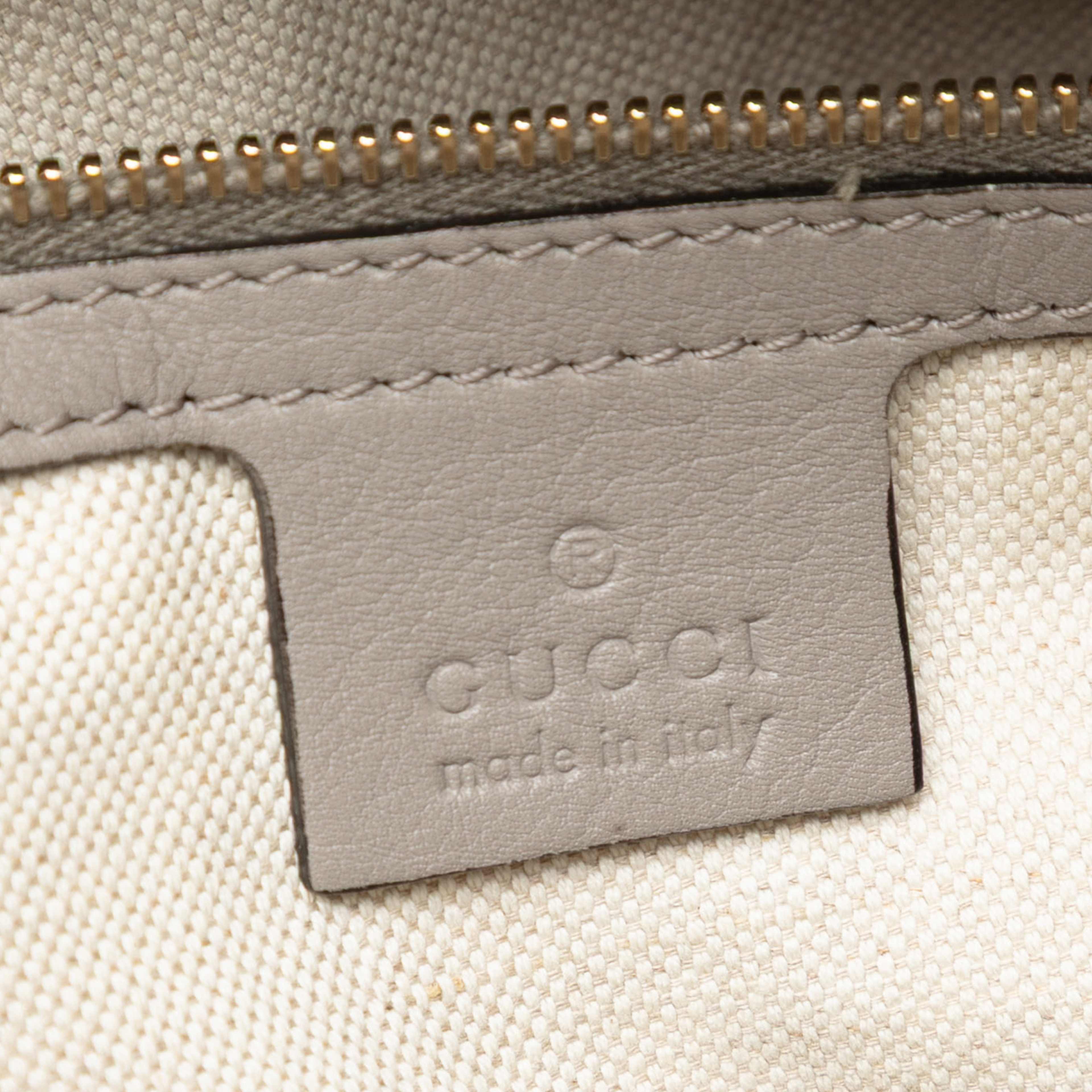Gucci Small Microguccissima Patent Nice Satchel, från Luxclusif, i färgen taupe. Klicka för att öppna bilden i stort format