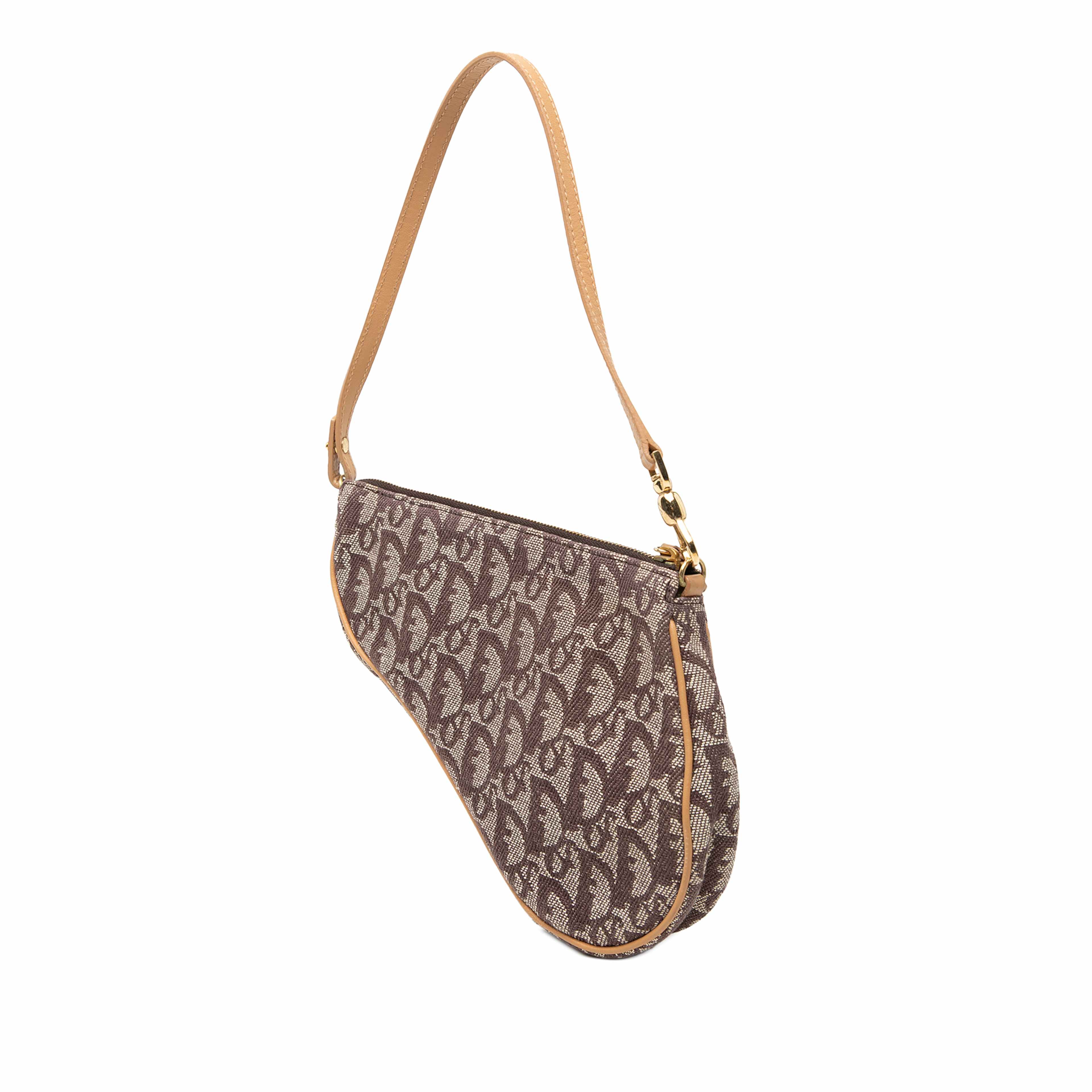 Dior Mini Diorissimo Canvas Saddle Pochette, från Luxclusif, i färgen brown. Klicka för att öppna bilden i stort format