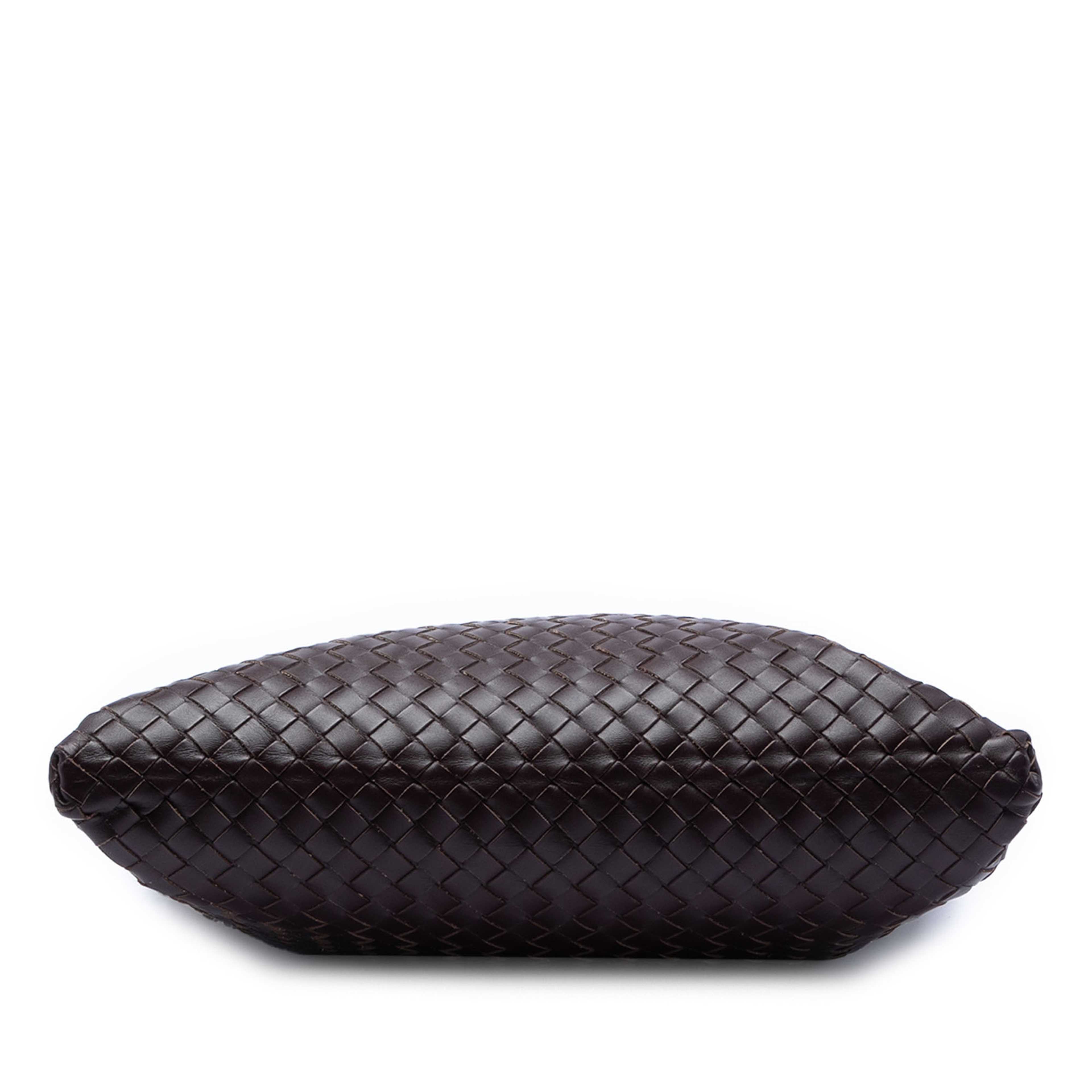 Bottega Veneta Nappa Intrecciato Vn Crossbody, från Luxclusif, i färgen dark brown. Klicka för att öppna bilden i stort format