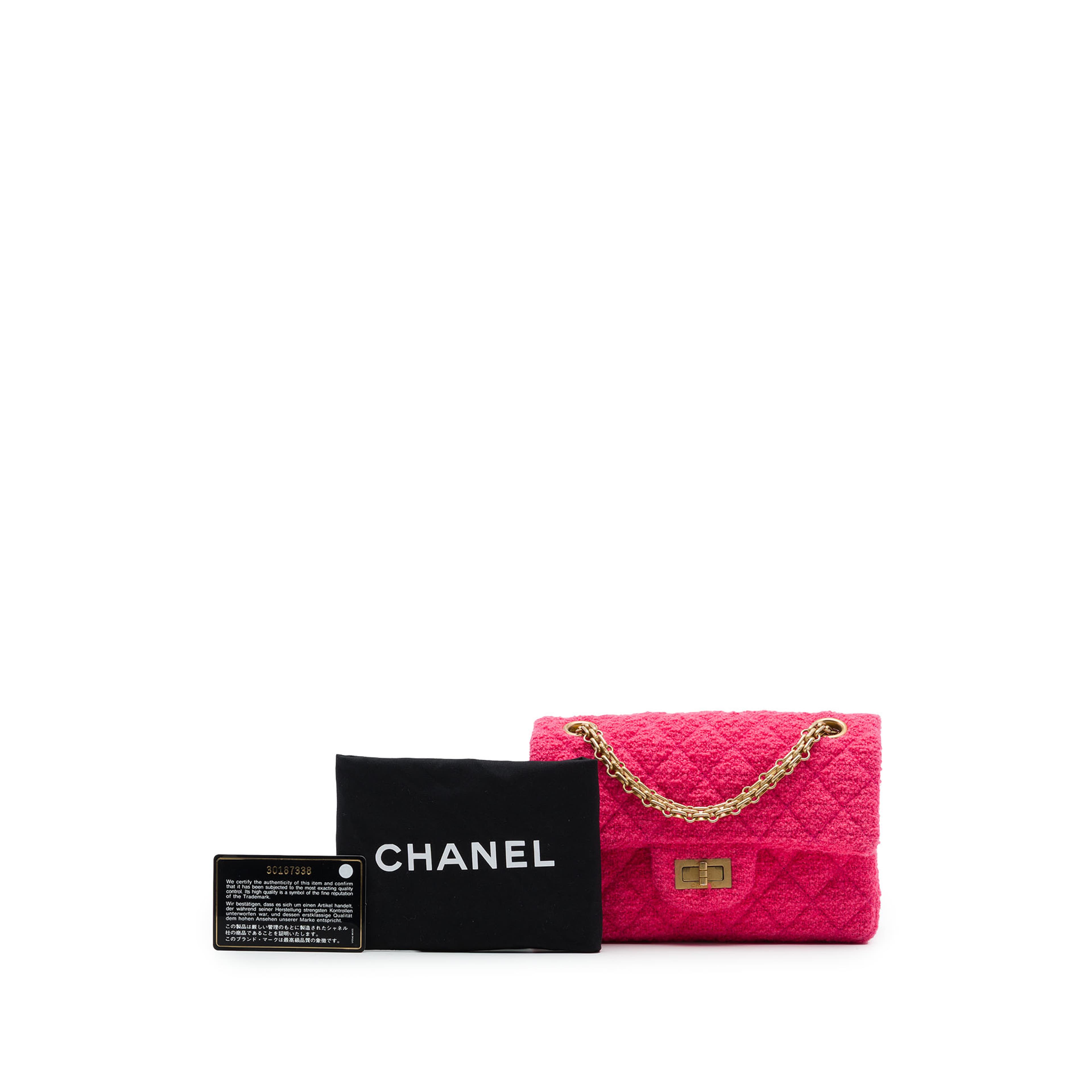 Chanel Mini Quilted Tweed Reissue 2.55 Single Flap 224, från Luxclusif, i färgen rosa. Klicka för att öppna bilden i stort format