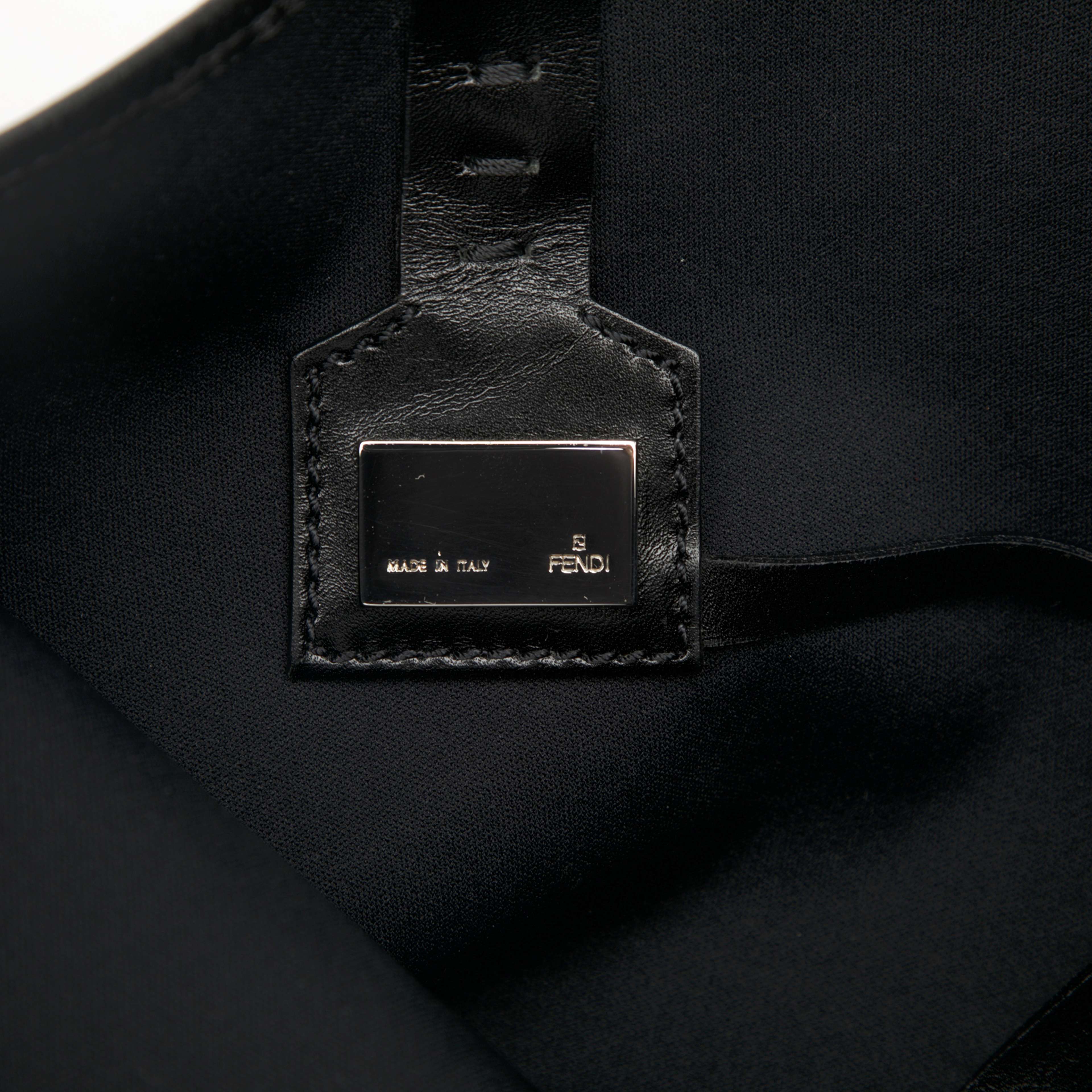 Fendi Zucchino Canvas Roll Tote, från Luxclusif, i färgen dark red. Klicka för att öppna bilden i stort format