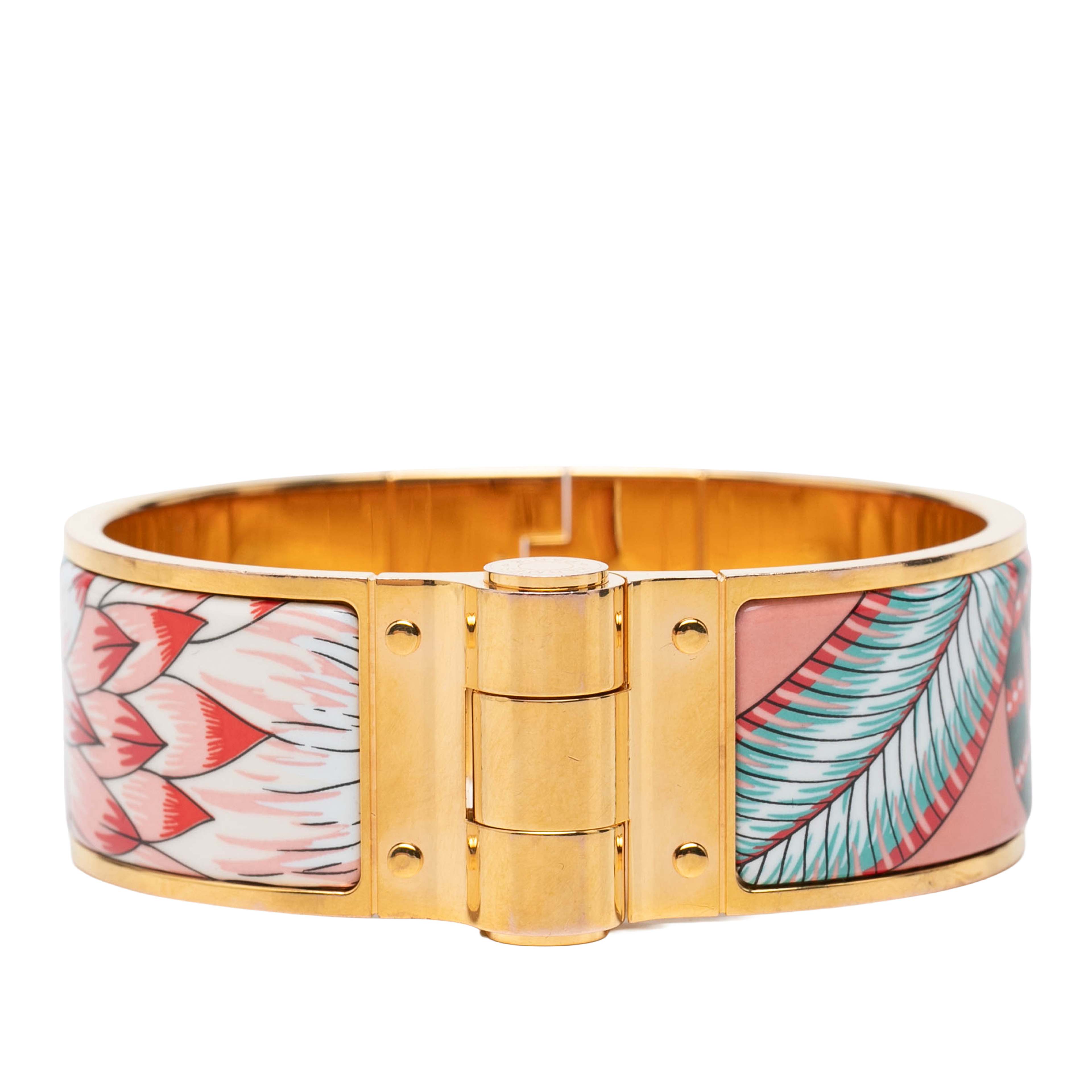 Hermès Wide Savana Dance Charniere Hinged Bracelet, från Luxclusif, i färgen rosa. Klicka för att öppna bilden i stort format