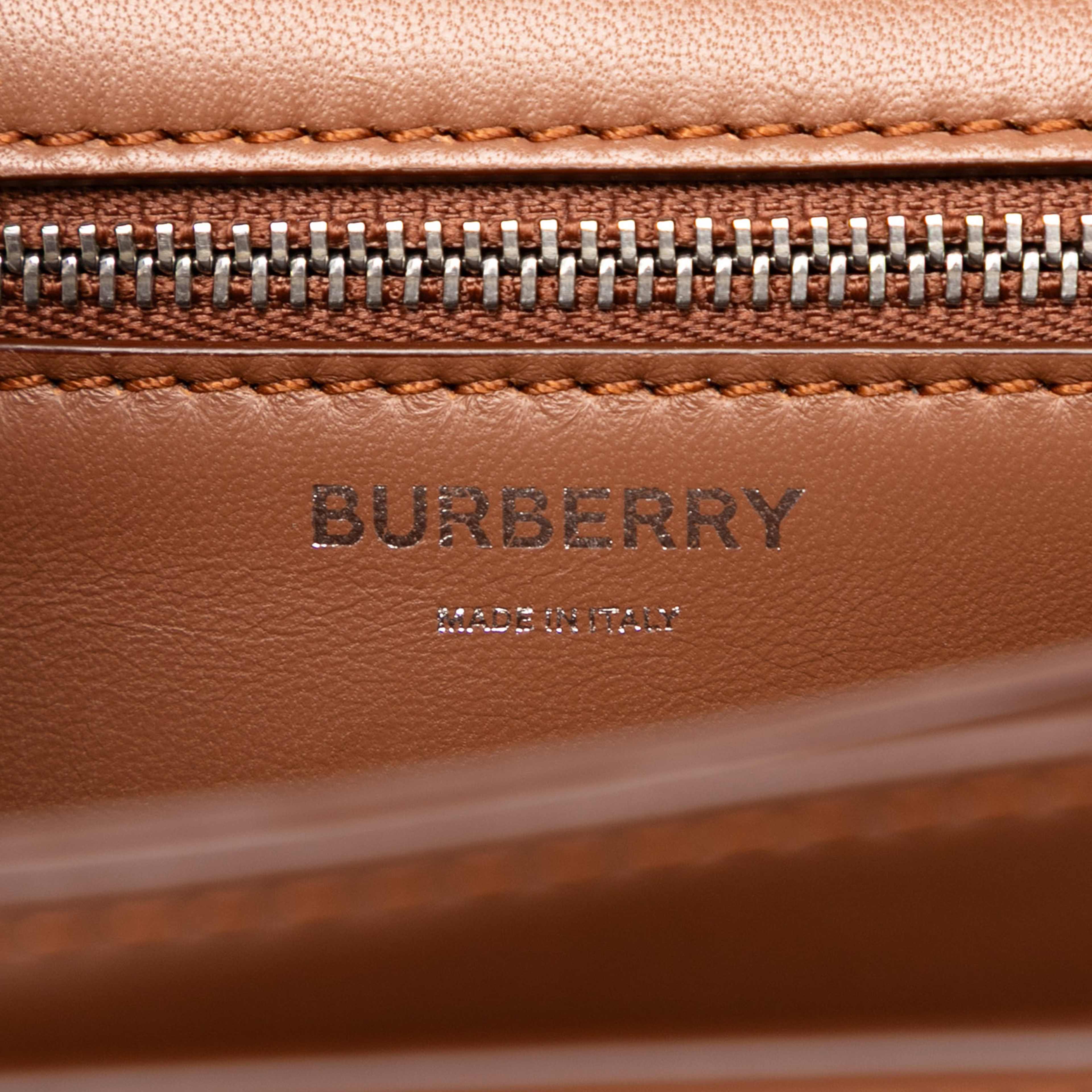 Burberry Small Smooth Calfskin Tb Crossbody, från Luxclusif, i färgen brown. Klicka för att öppna bilden i stort format