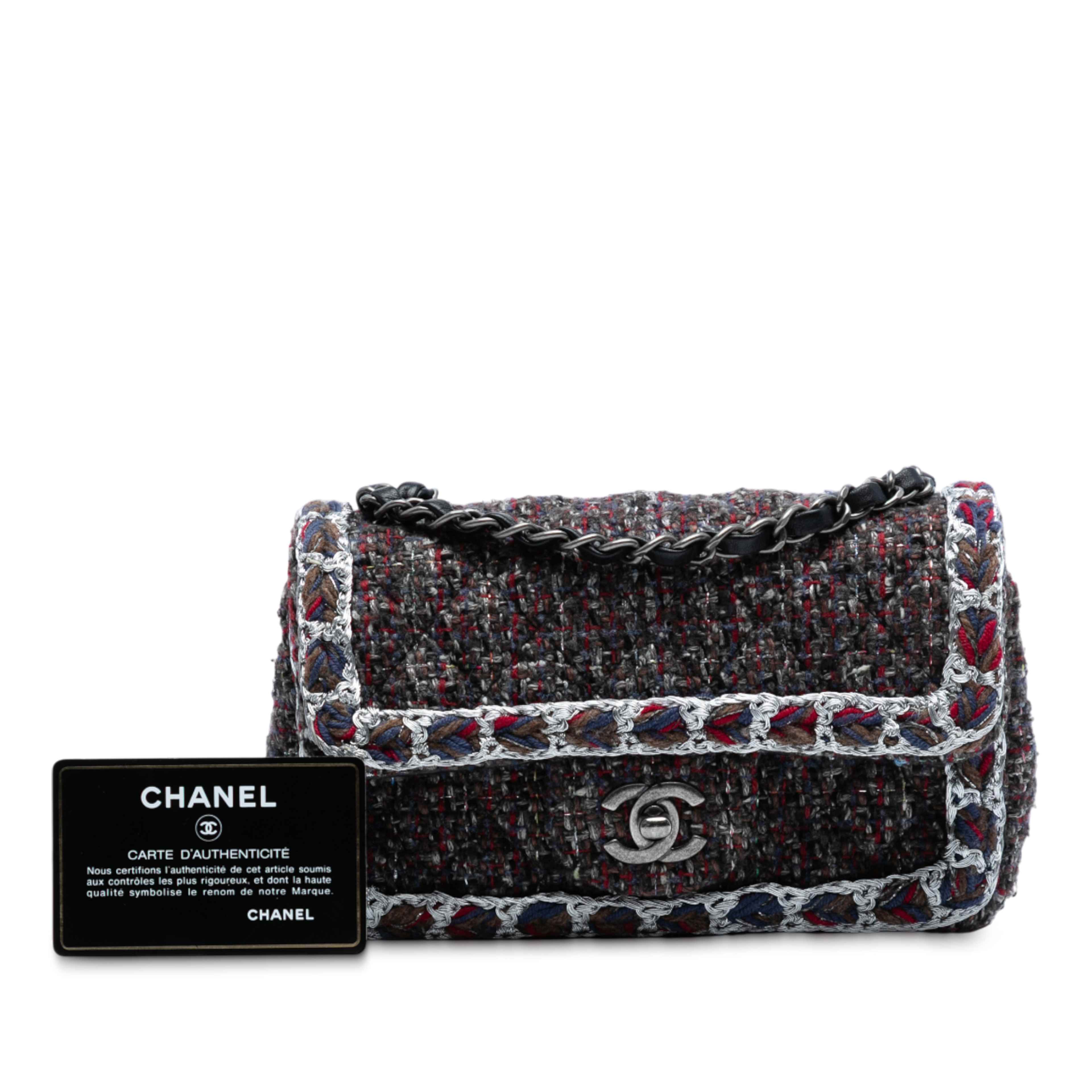 Chanel Mini Rectangular Classic Tweed Braided Single Flap, från Luxclusif, i färgen svart. Klicka för att öppna bilden i stort format