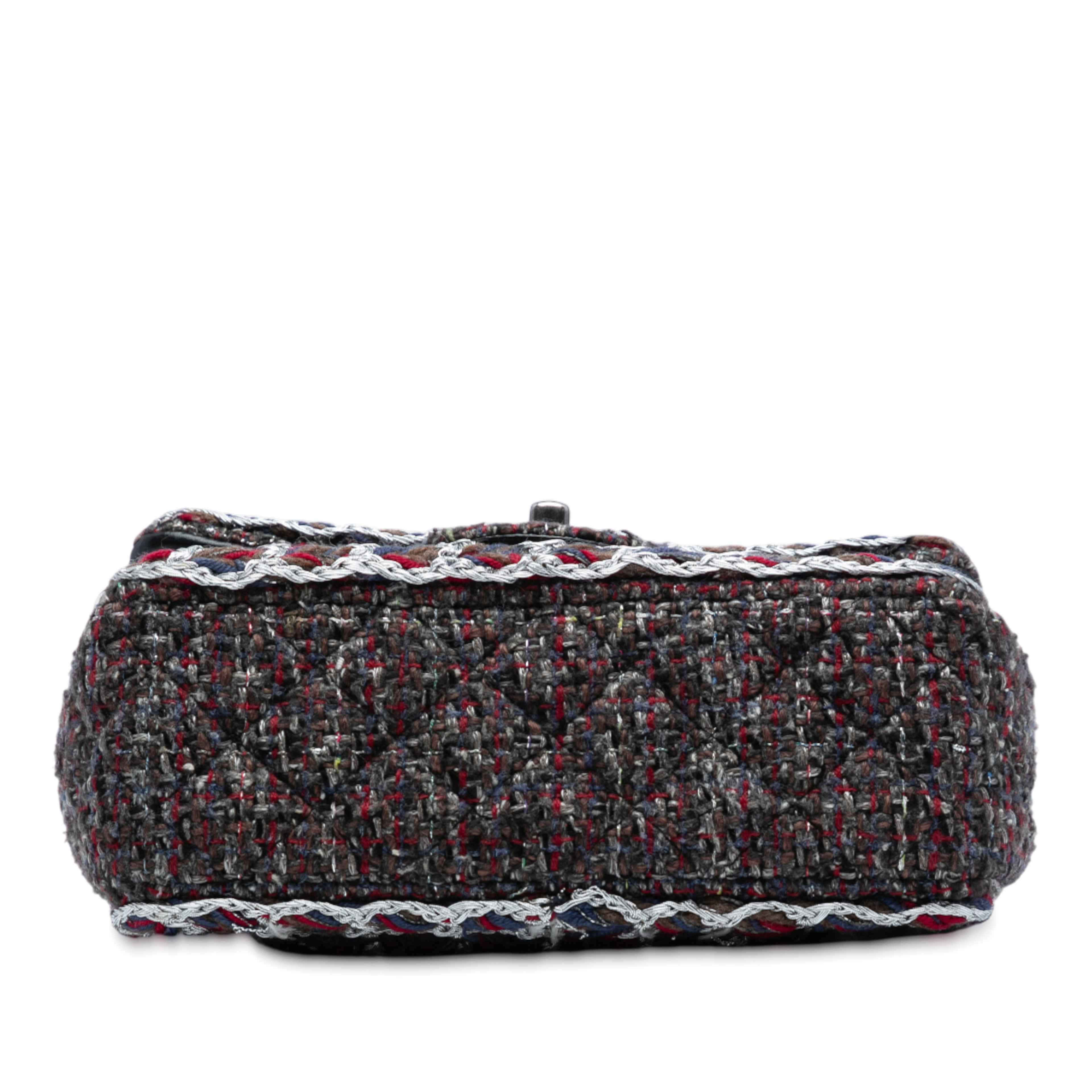 Chanel Mini Rectangular Classic Tweed Braided Single Flap, från Luxclusif, i färgen svart. Klicka för att öppna bilden i stort format