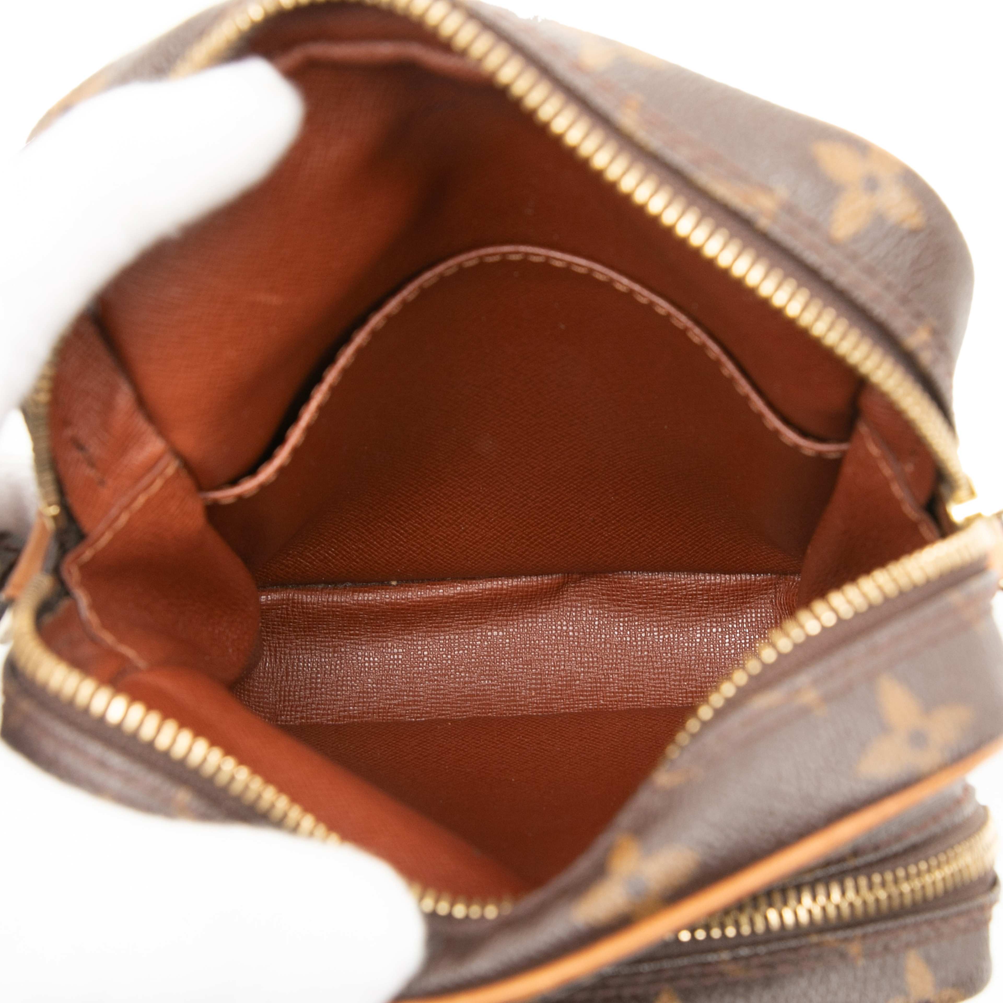 Louis Vuitton Monogram Amazone, från Luxclusif, i färgen brown. Klicka för att öppna bilden i stort format