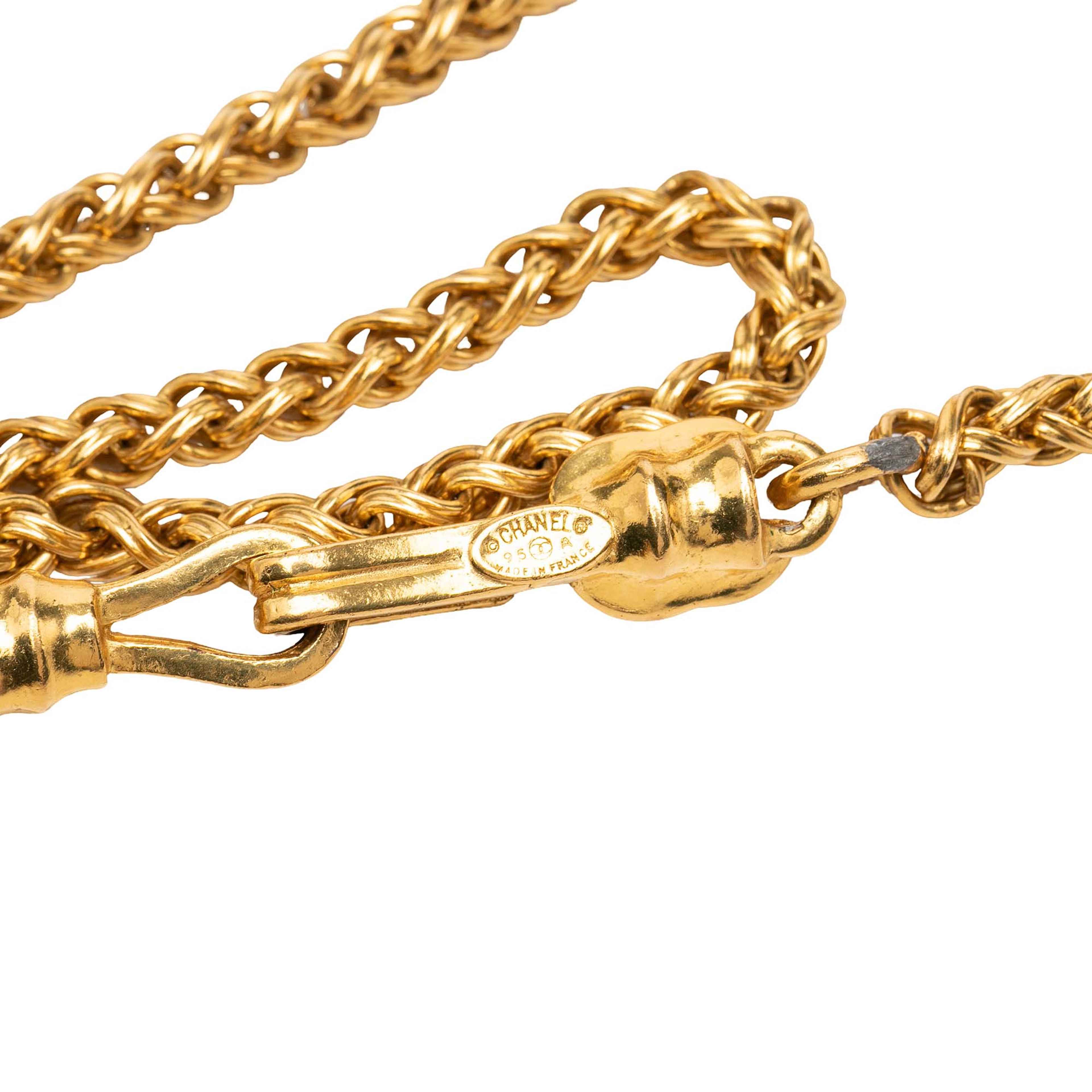 Chanel Cc Gold Plated Filigree Pendant Necklace, från Luxclusif, i färgen guld. Klicka för att öppna bilden i stort format