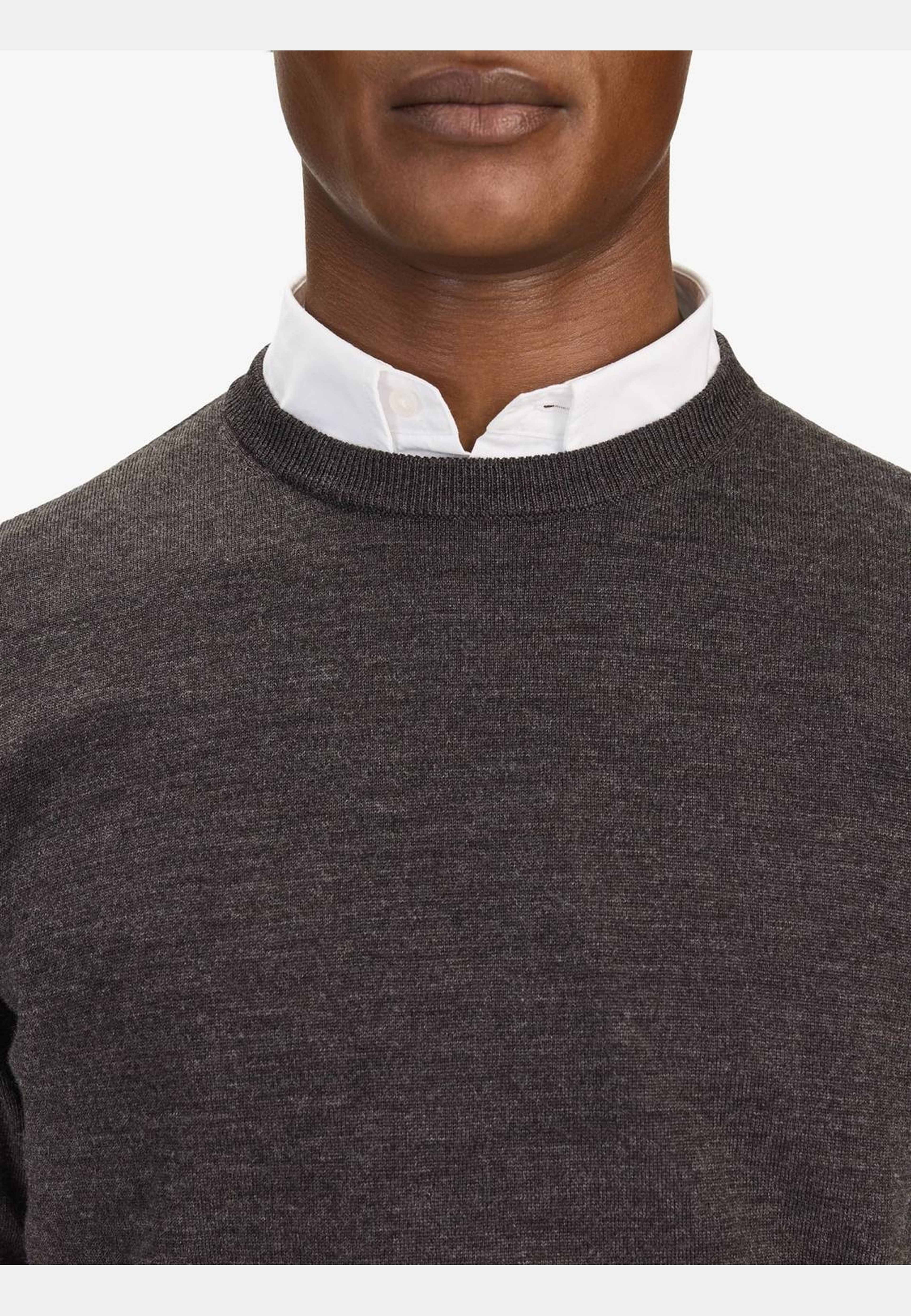 Merino Crew Neck Sweater (noa), från John Henric, i färgen brown. Klicka för att öppna bilden i stort format