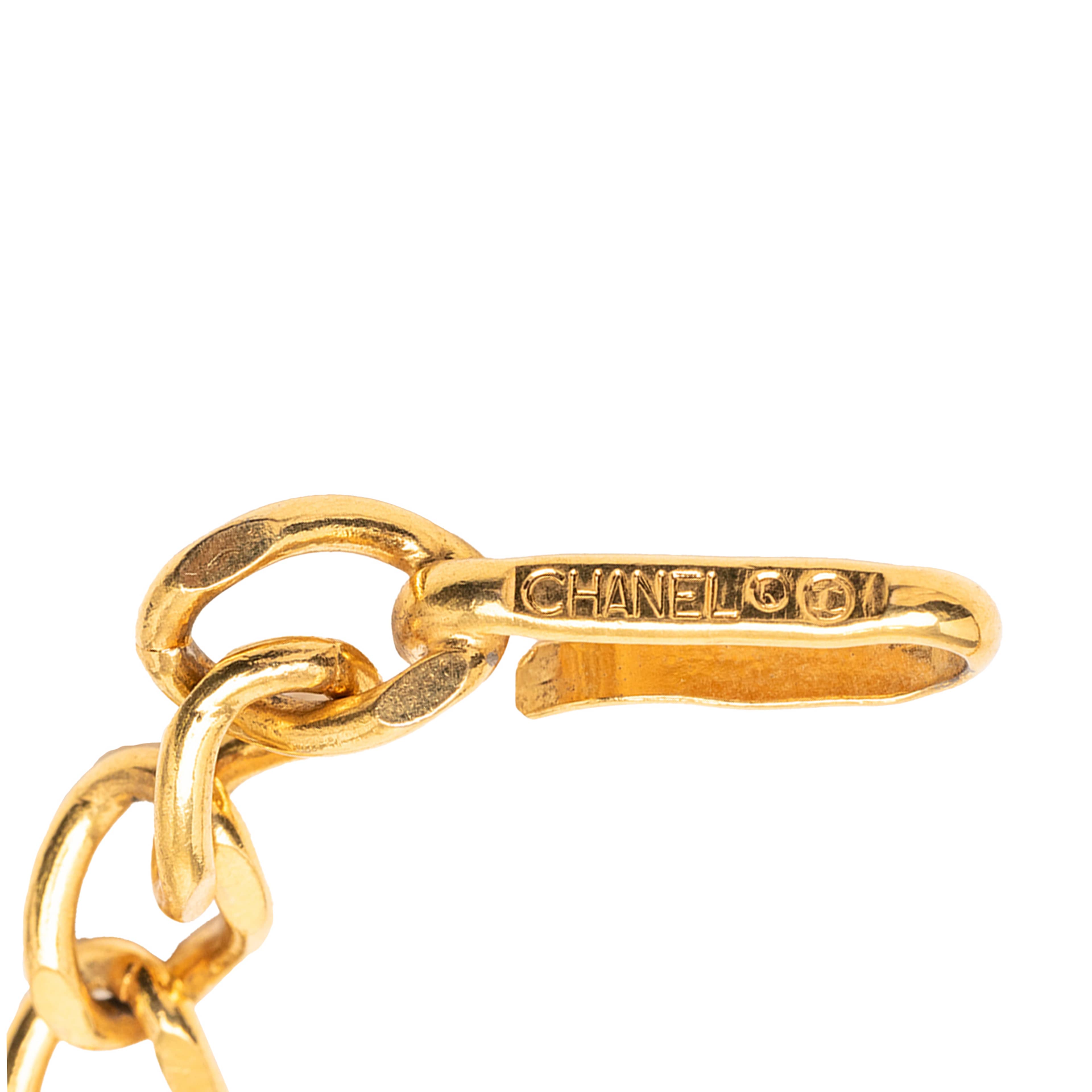 Chanel Gold Plated Cc Medallion Chain Belt, från Luxclusif, i färgen gold. Klicka för att öppna bilden i stort format